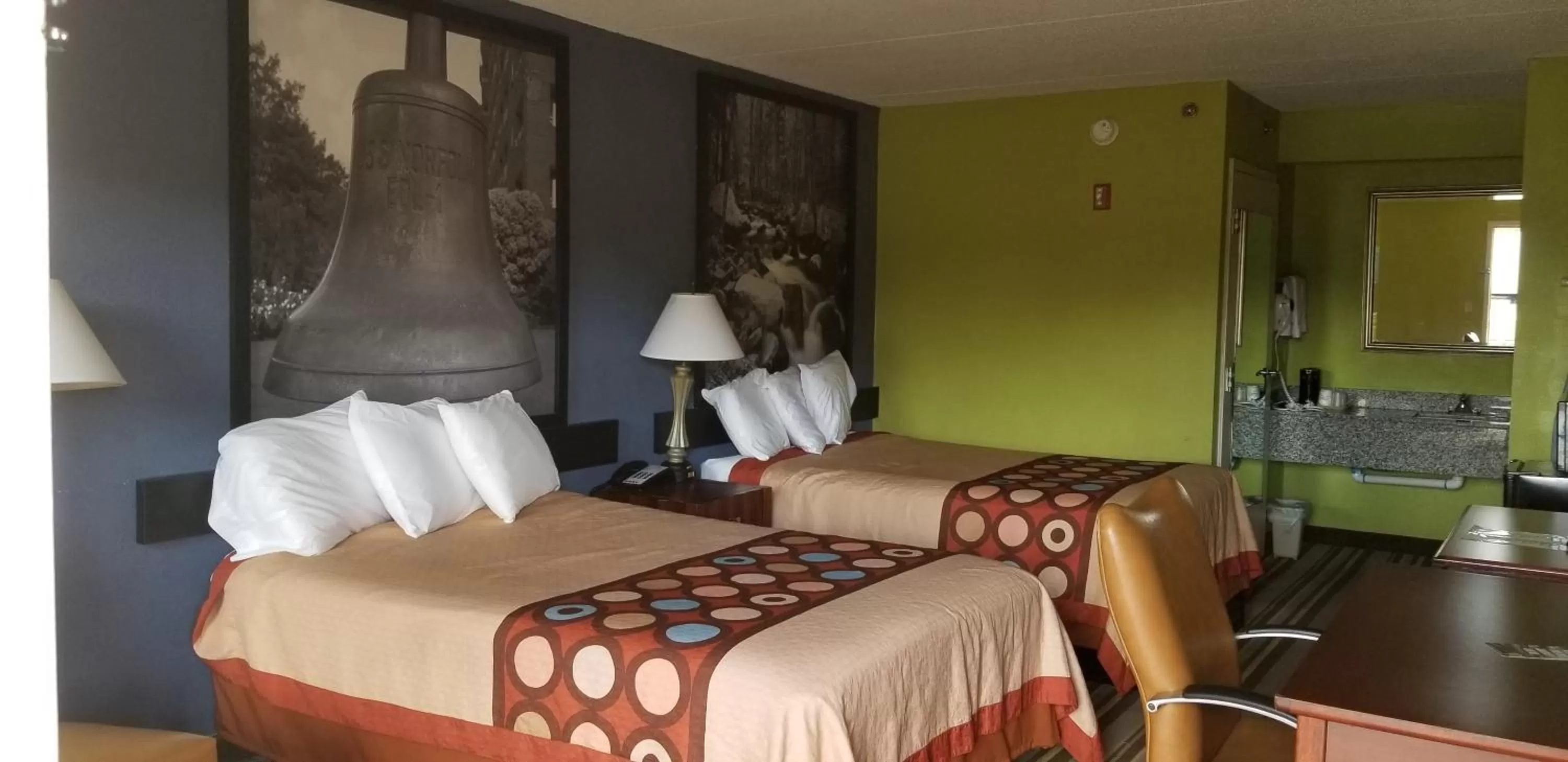 Bed in Super 8 by Wyndham Ruther Glen Kings Dominion Area