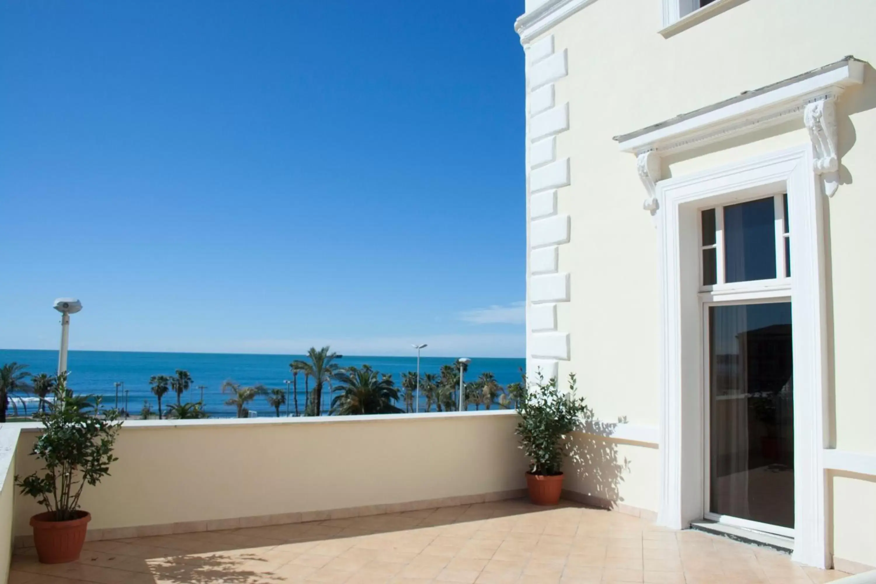 Junior Suite with Balcony Sea View in Hotel De La Ville Junior Suite with Balcony Sea View in Hotel De La Ville