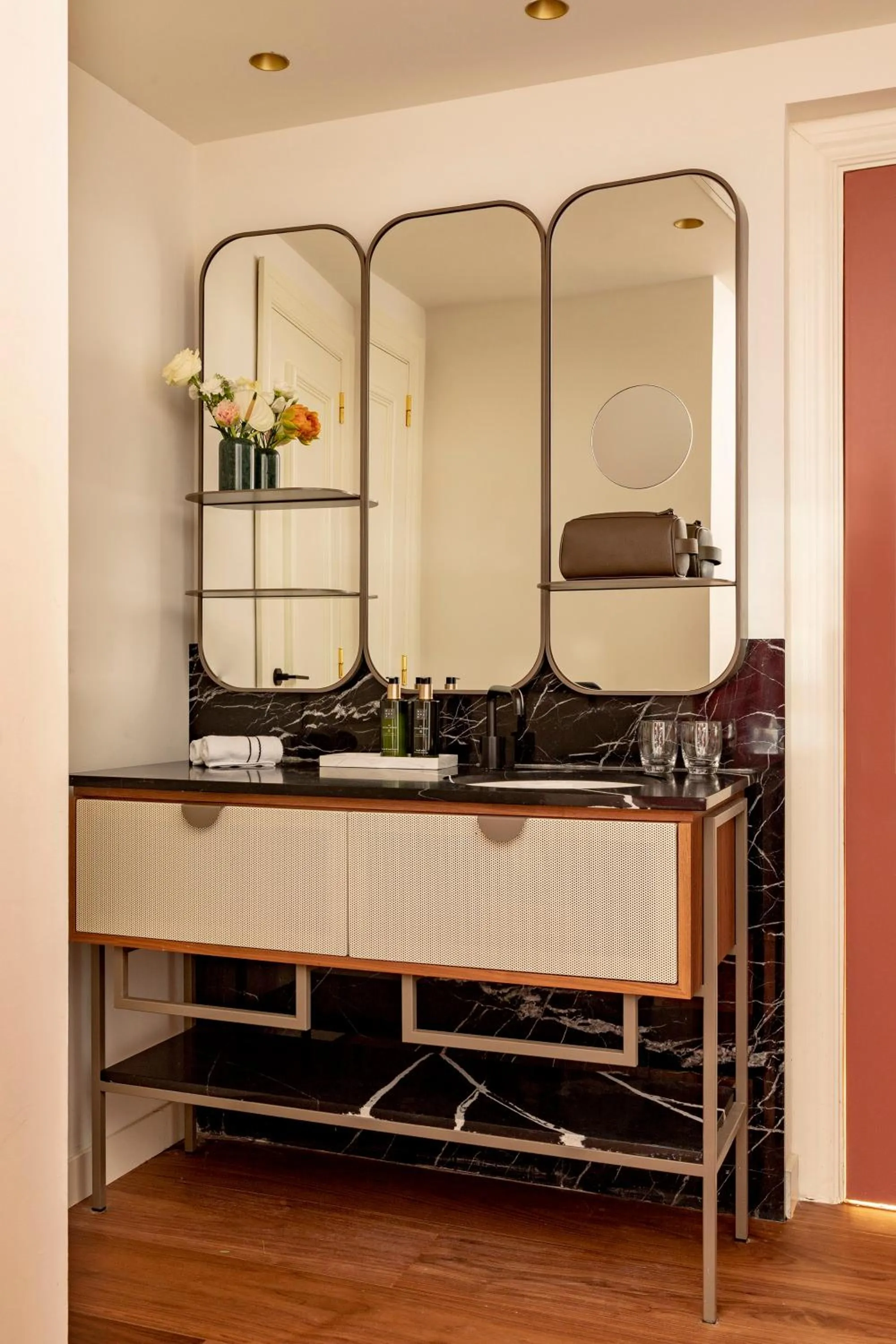 Toilet in Villa Marquis a Member of Melia Collection Tour Eiffel