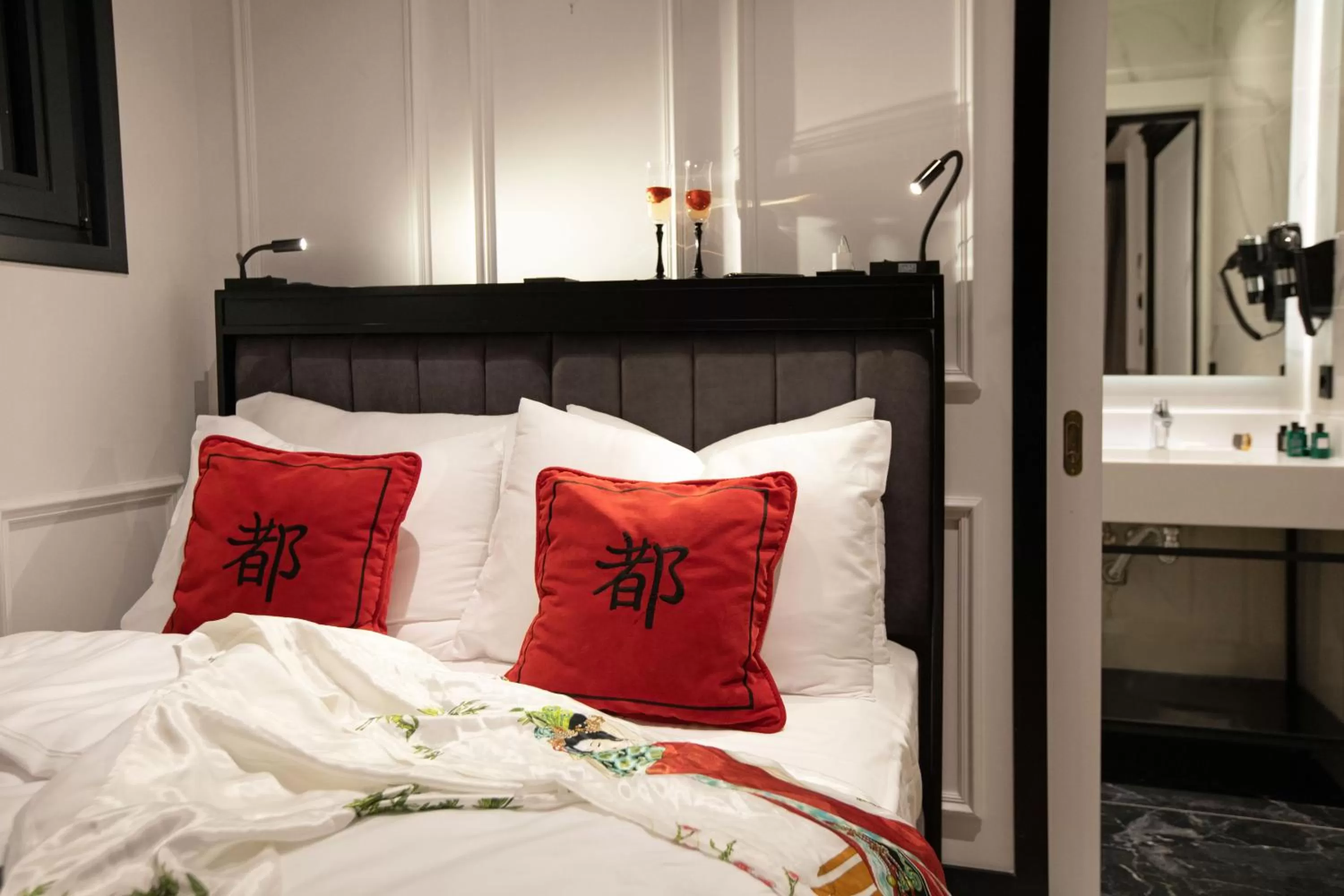 Decorative detail, Bed in The Trinity Hotel Taksim - Special Category