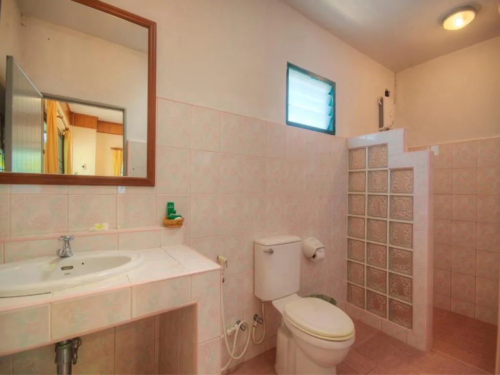 Bathroom in Samroiyod Holiday Resort