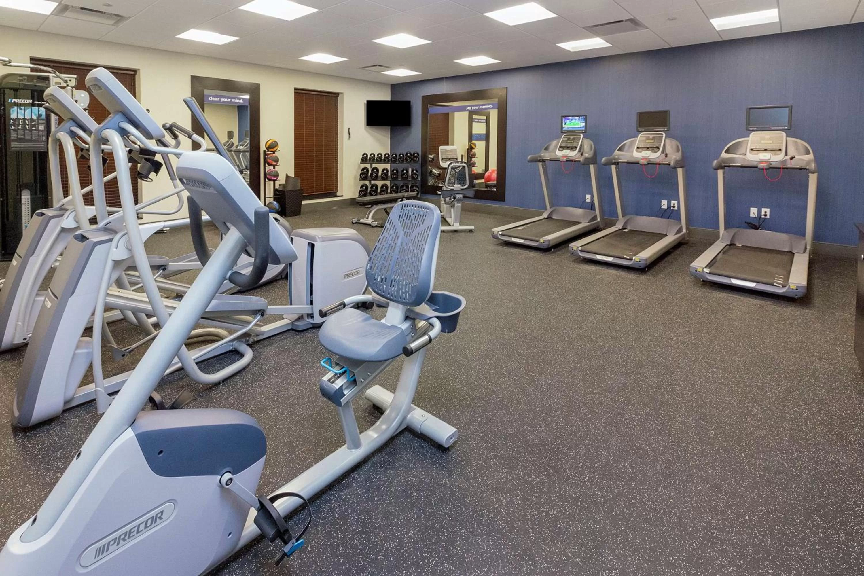Fitness centre/facilities in Hampton Inn & Suites Morgantown / University Town Centre