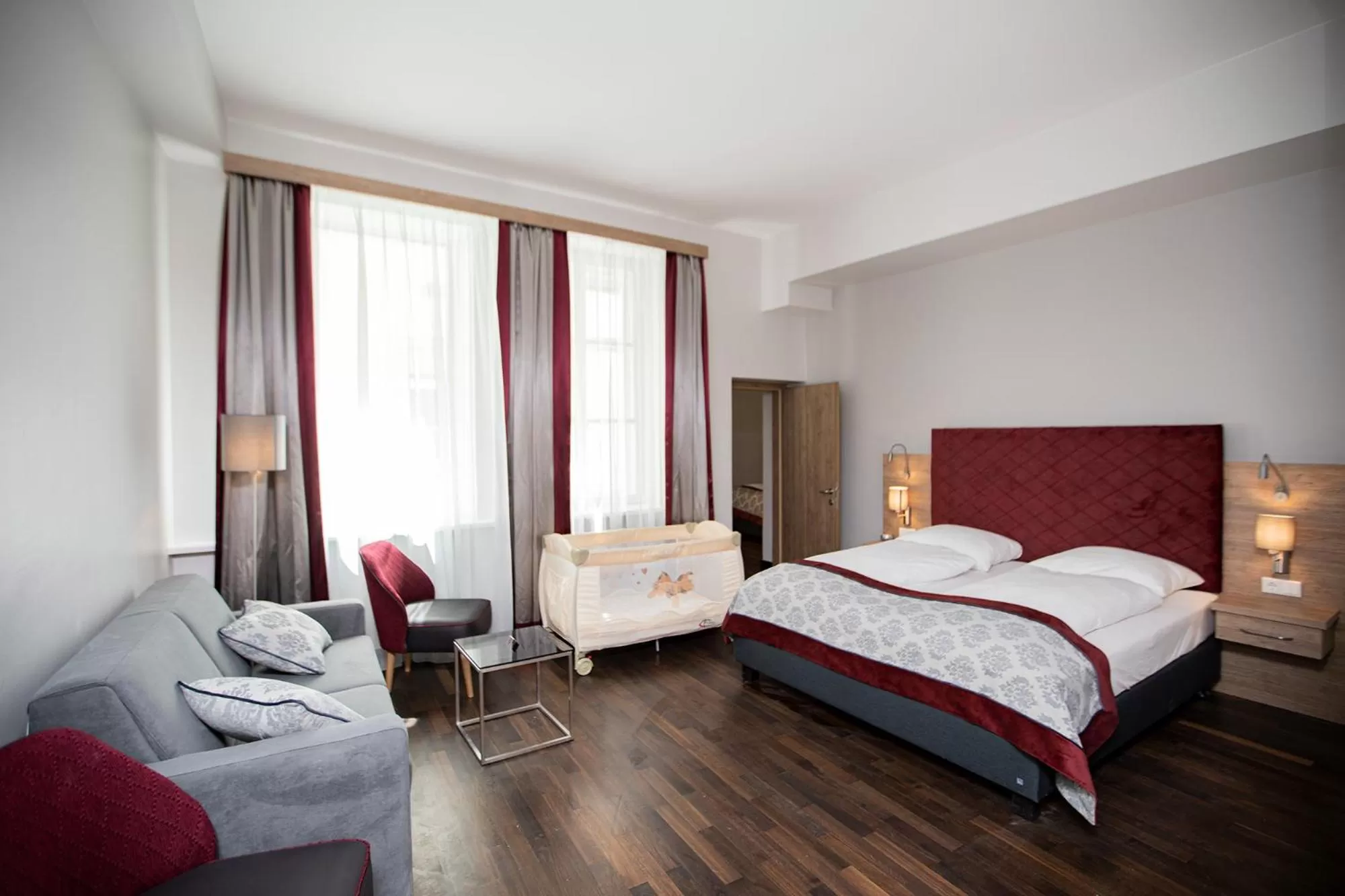 Hotel Elefant Family Business