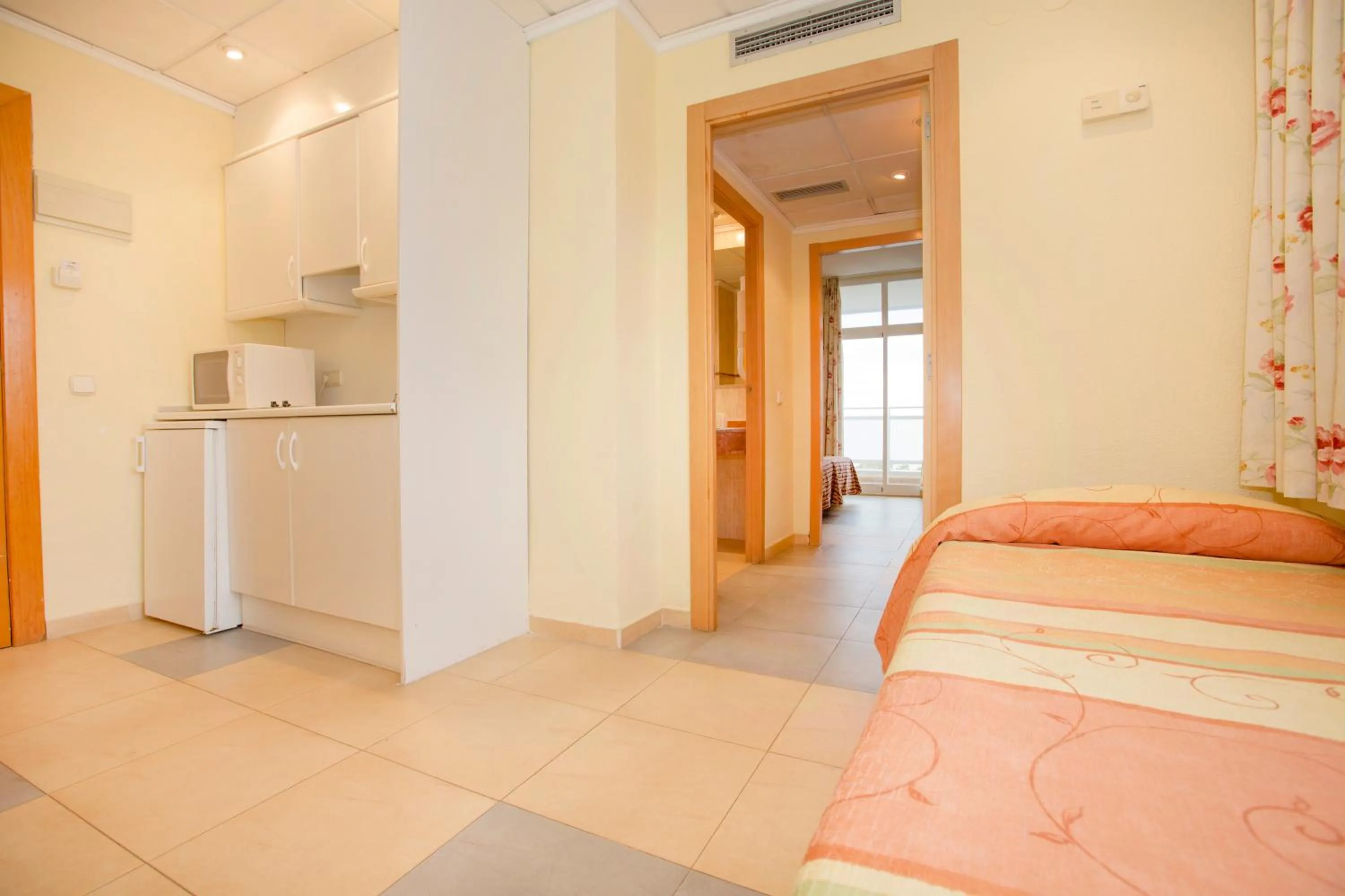 Living room, Bed in Hotel Tres Anclas