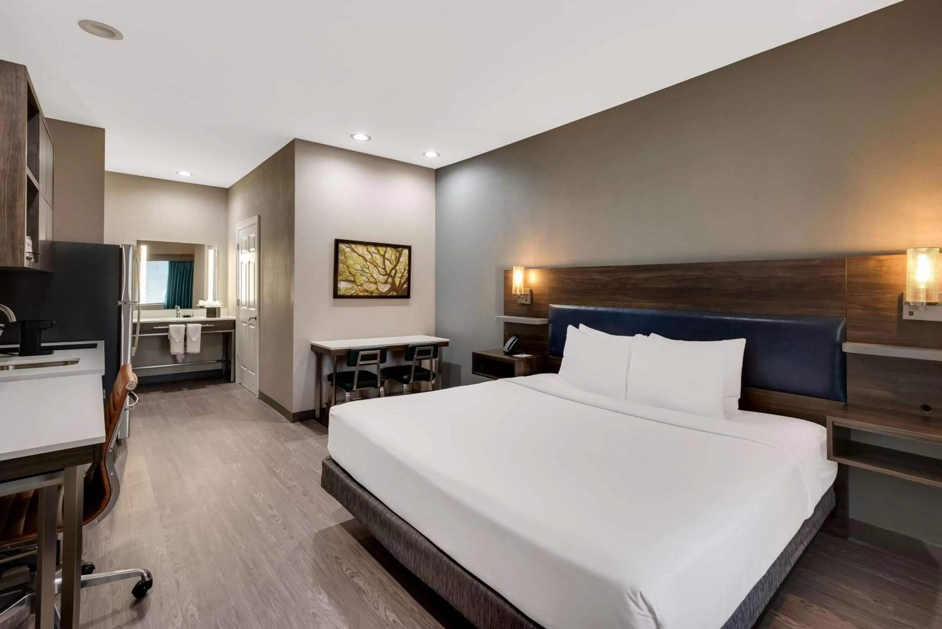 Bedroom, Bed in Best Western La Place Inn