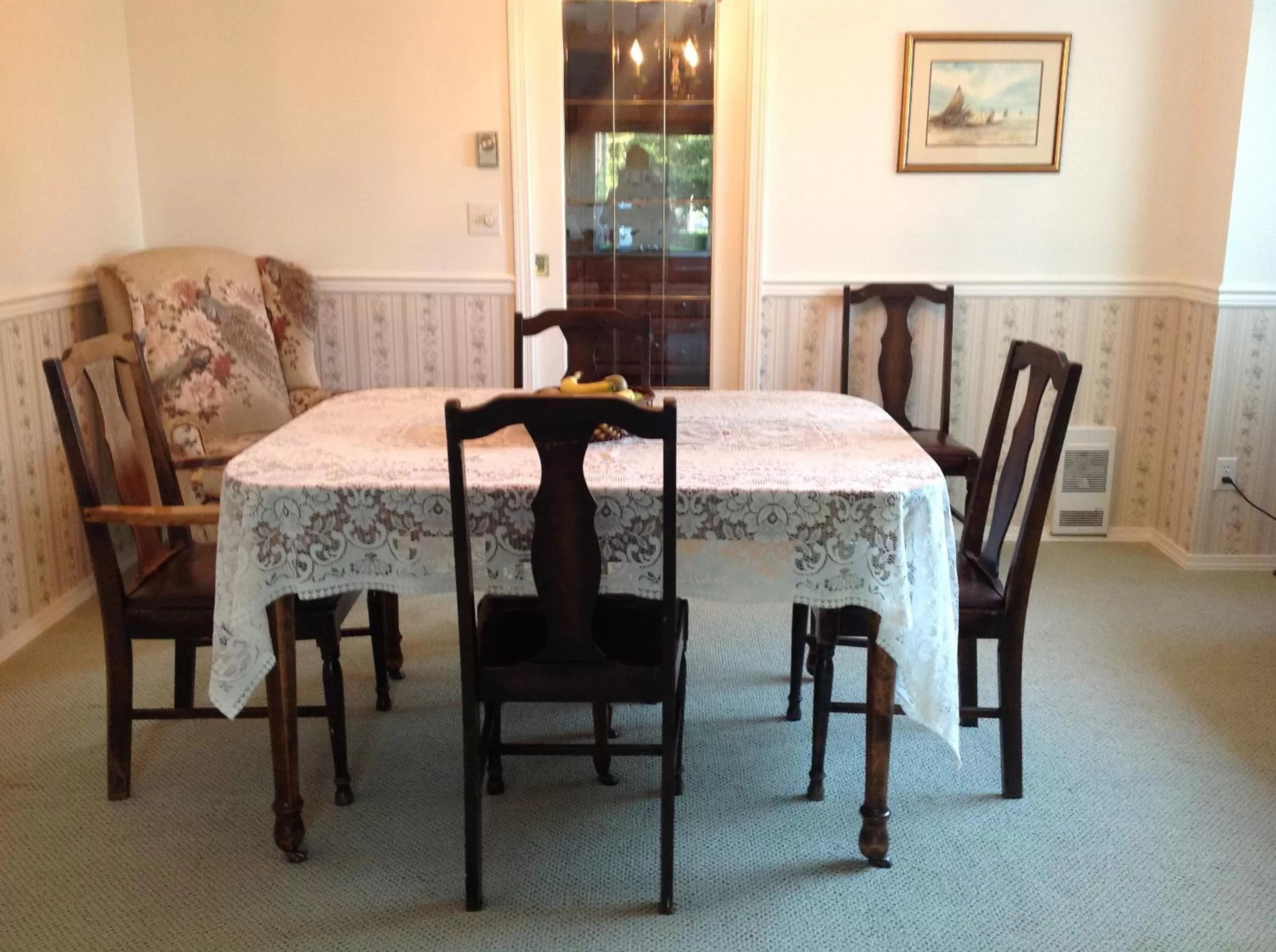 Dining Area in Laurel's Cottage by Elevate Rooms