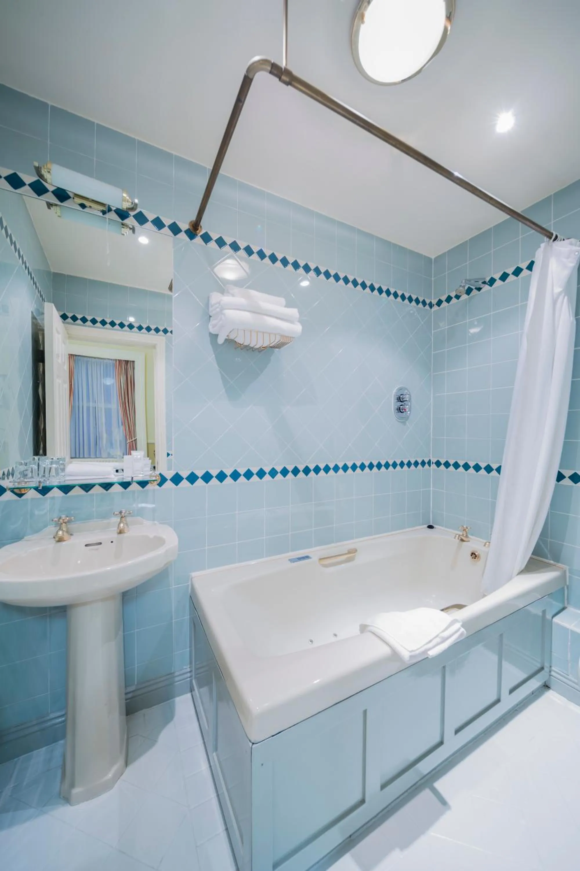 Bathroom in Aberdeen Lodge