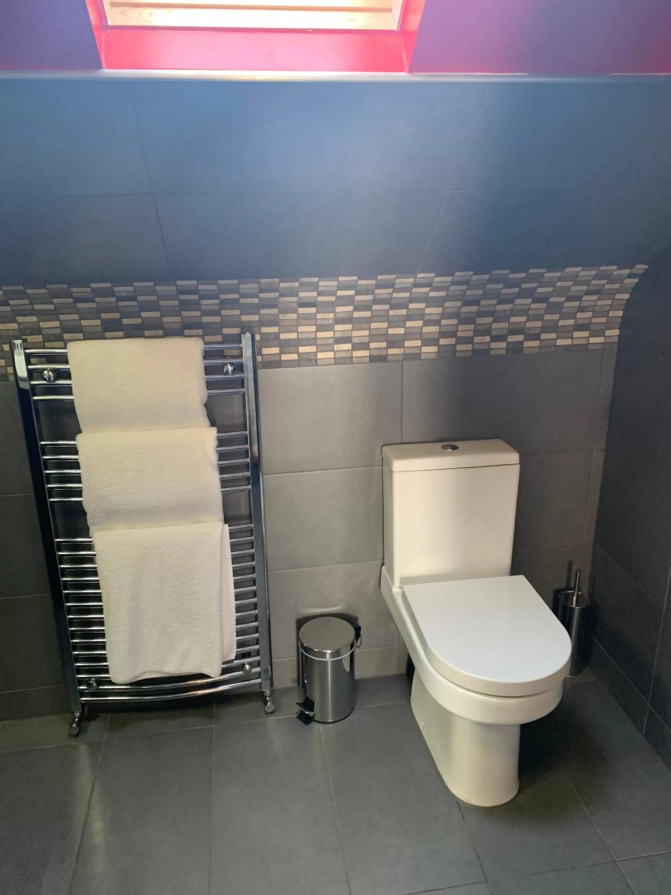 Bathroom in Bennetts Hotel