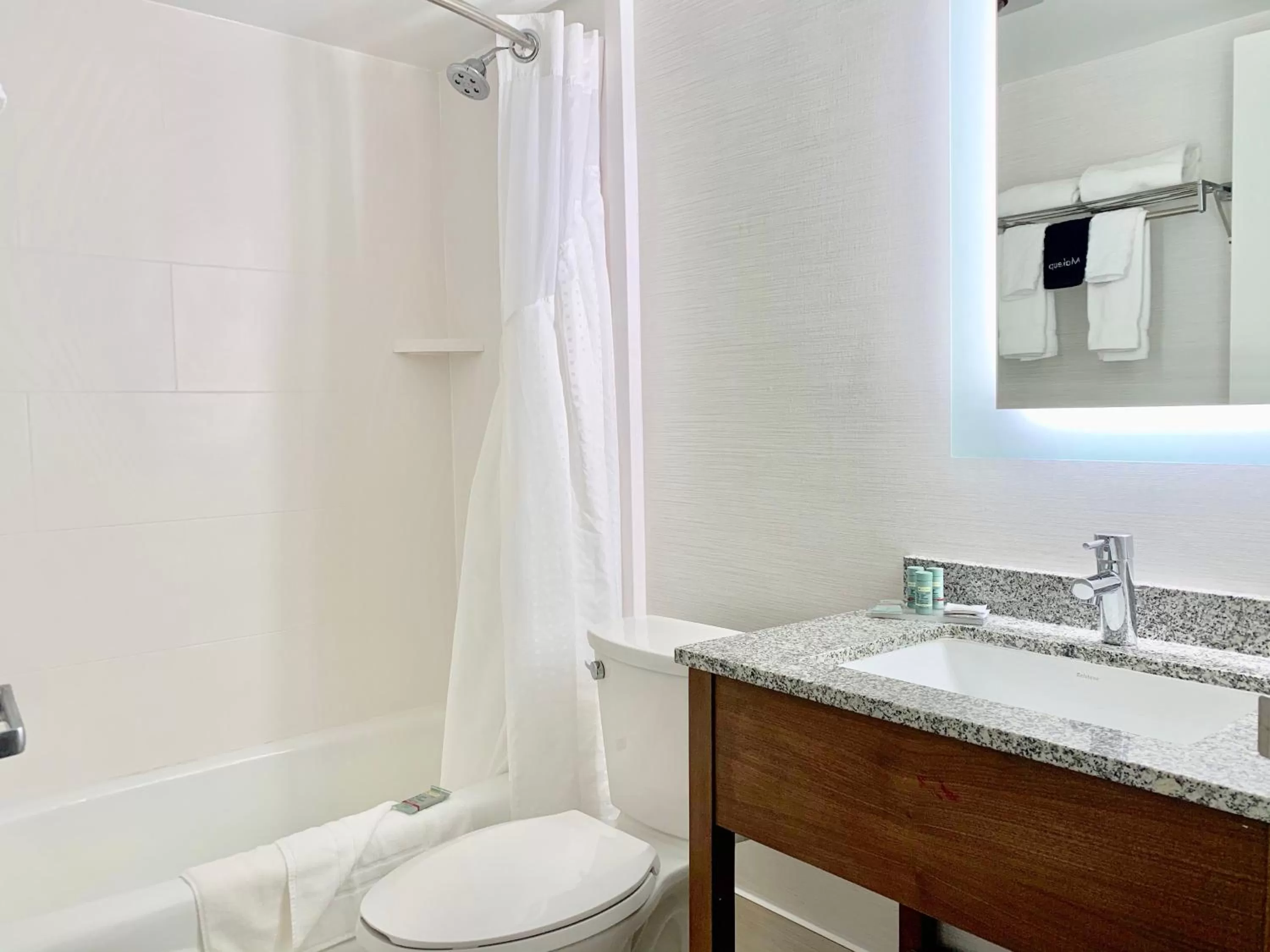 Bathroom in Best Western Springfield Hotel