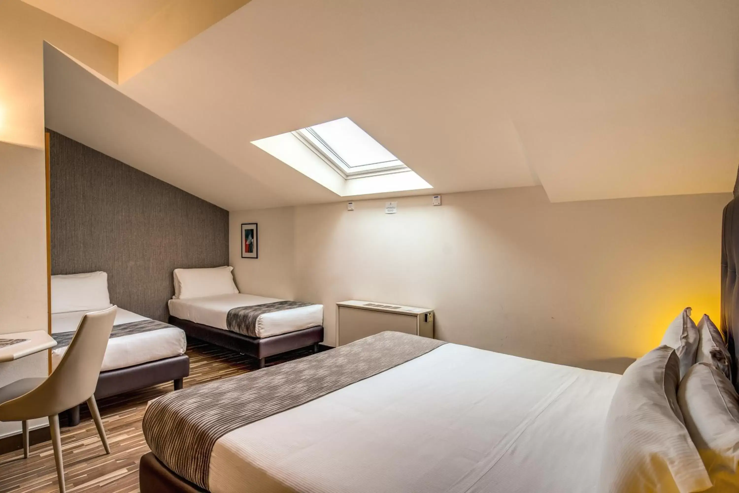 Quadruple Room in Albergo Firenze Quadruple Room in Albergo Firenze