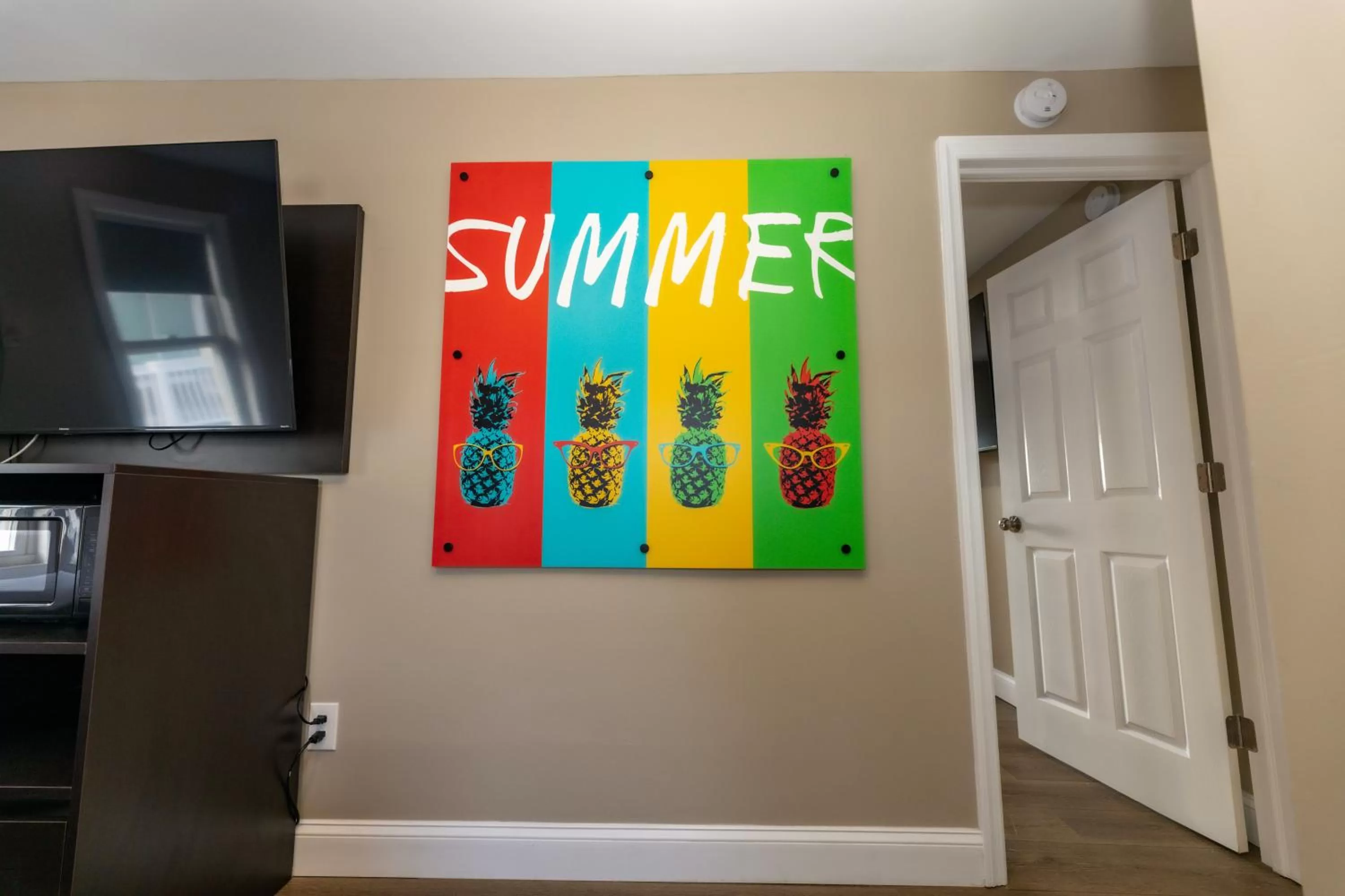 TV and multimedia in Seaside Sands Inn