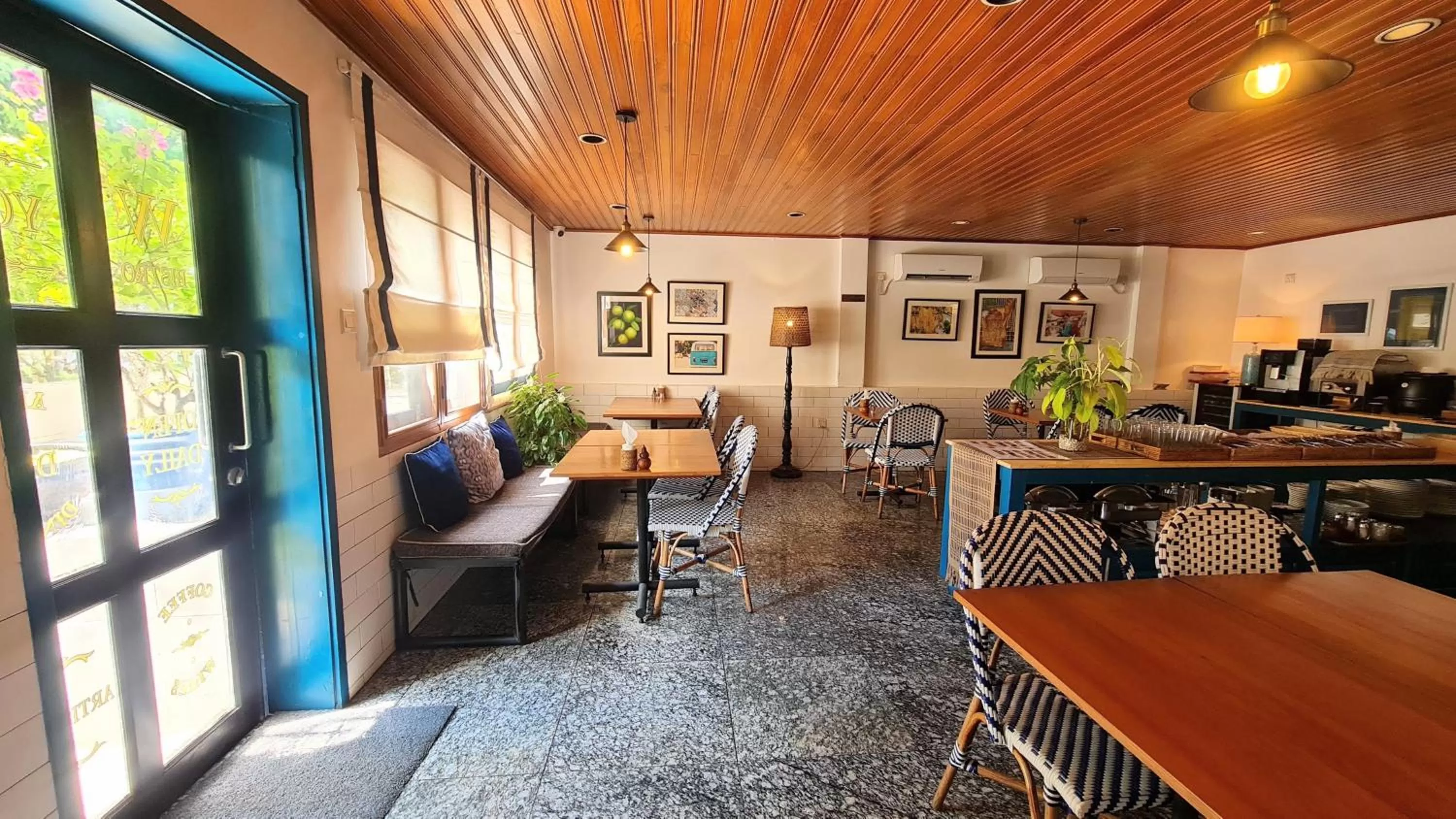 Restaurant/places to eat in Winner Inn