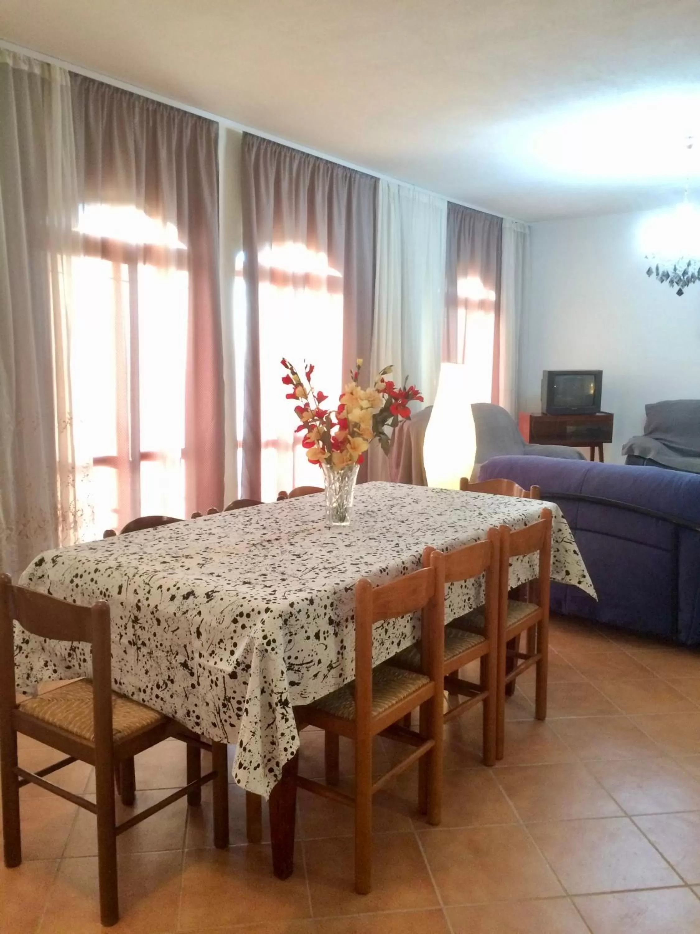 TV and multimedia, Dining Area in Guesthouse Villa Rosa Berat