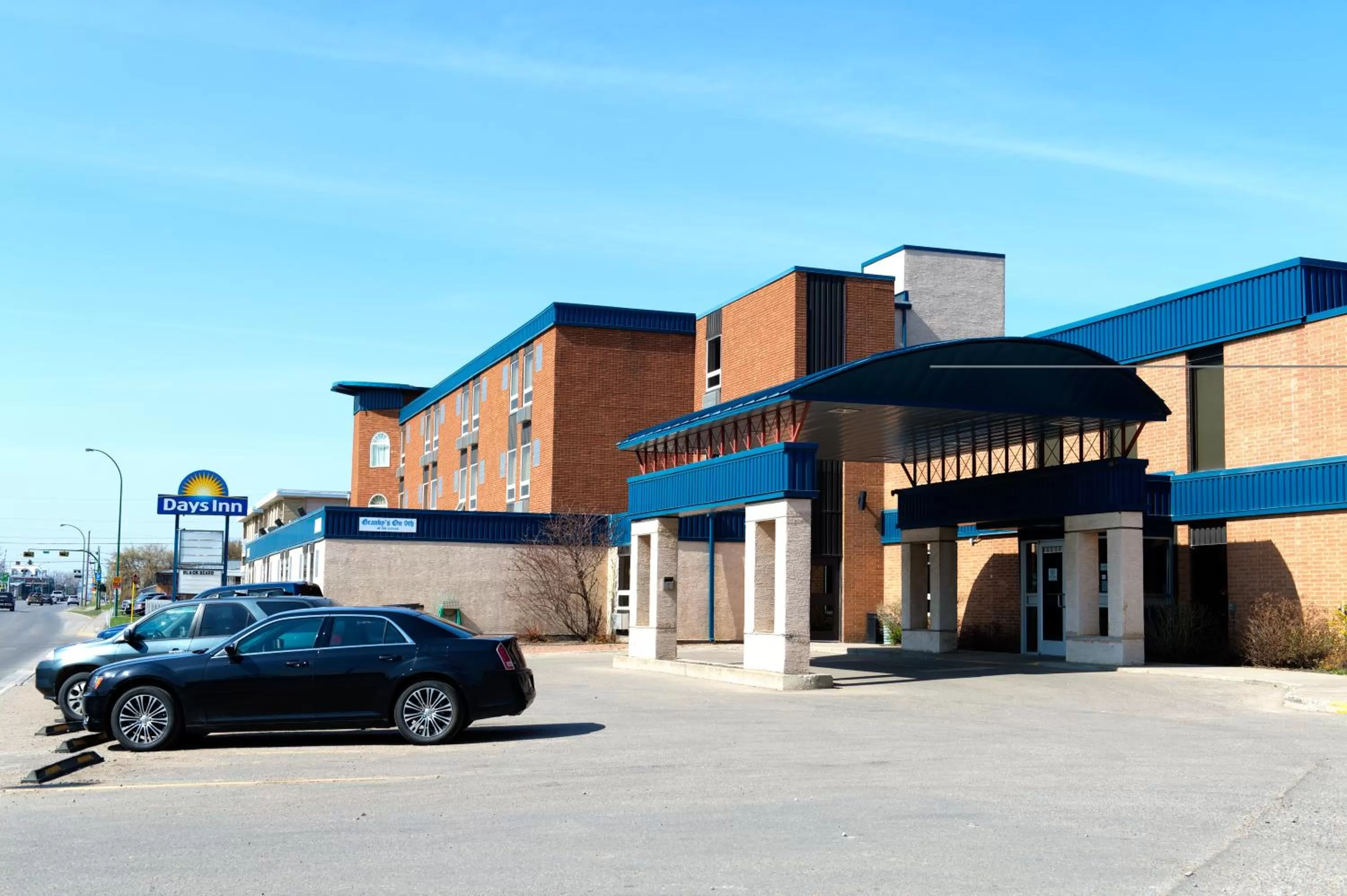 Facade/entrance in Days Inn by Wyndham Estevan