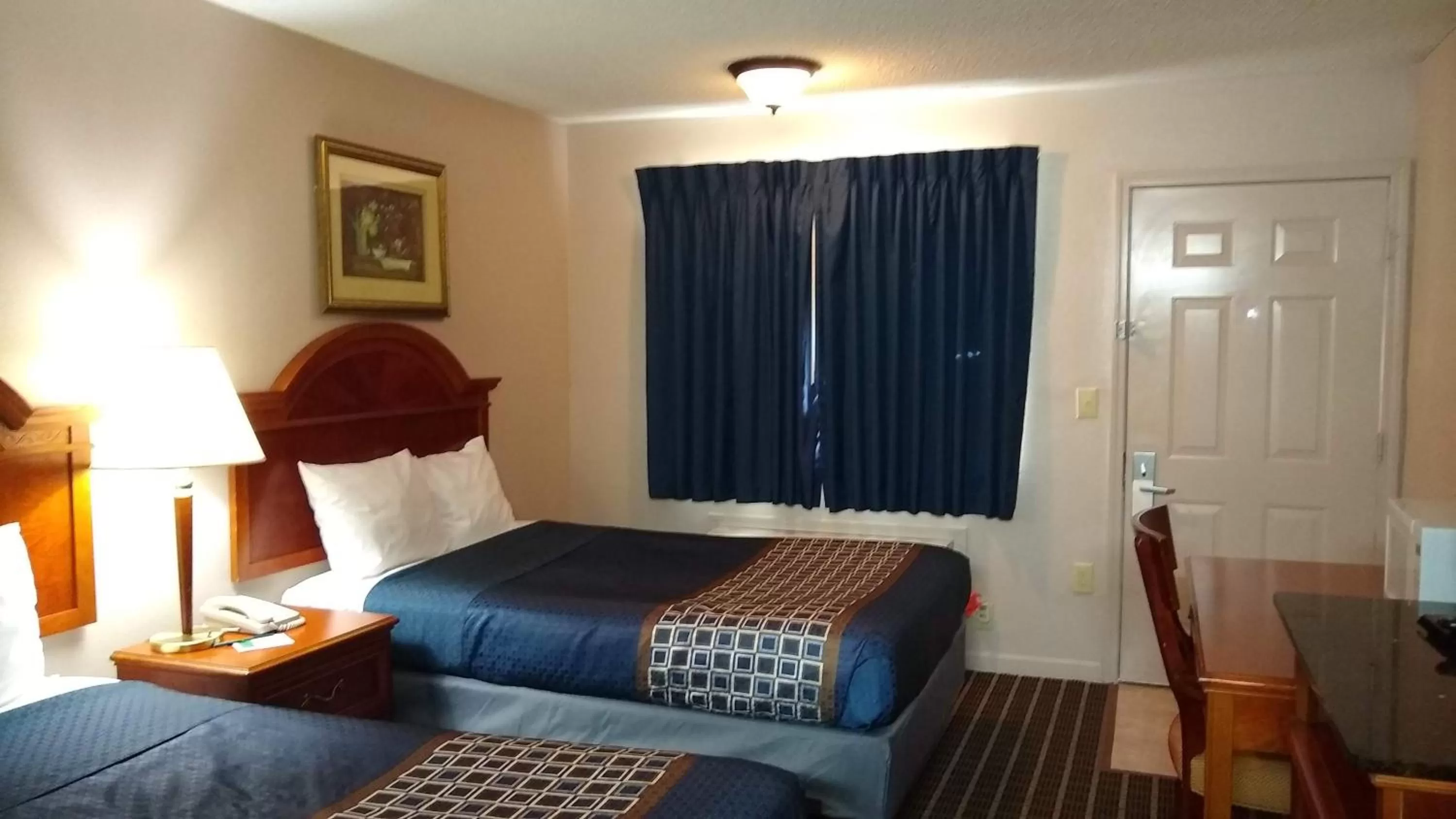 Photo of the whole room, Bed in Carom Inn Denham Springs-BatonRouge