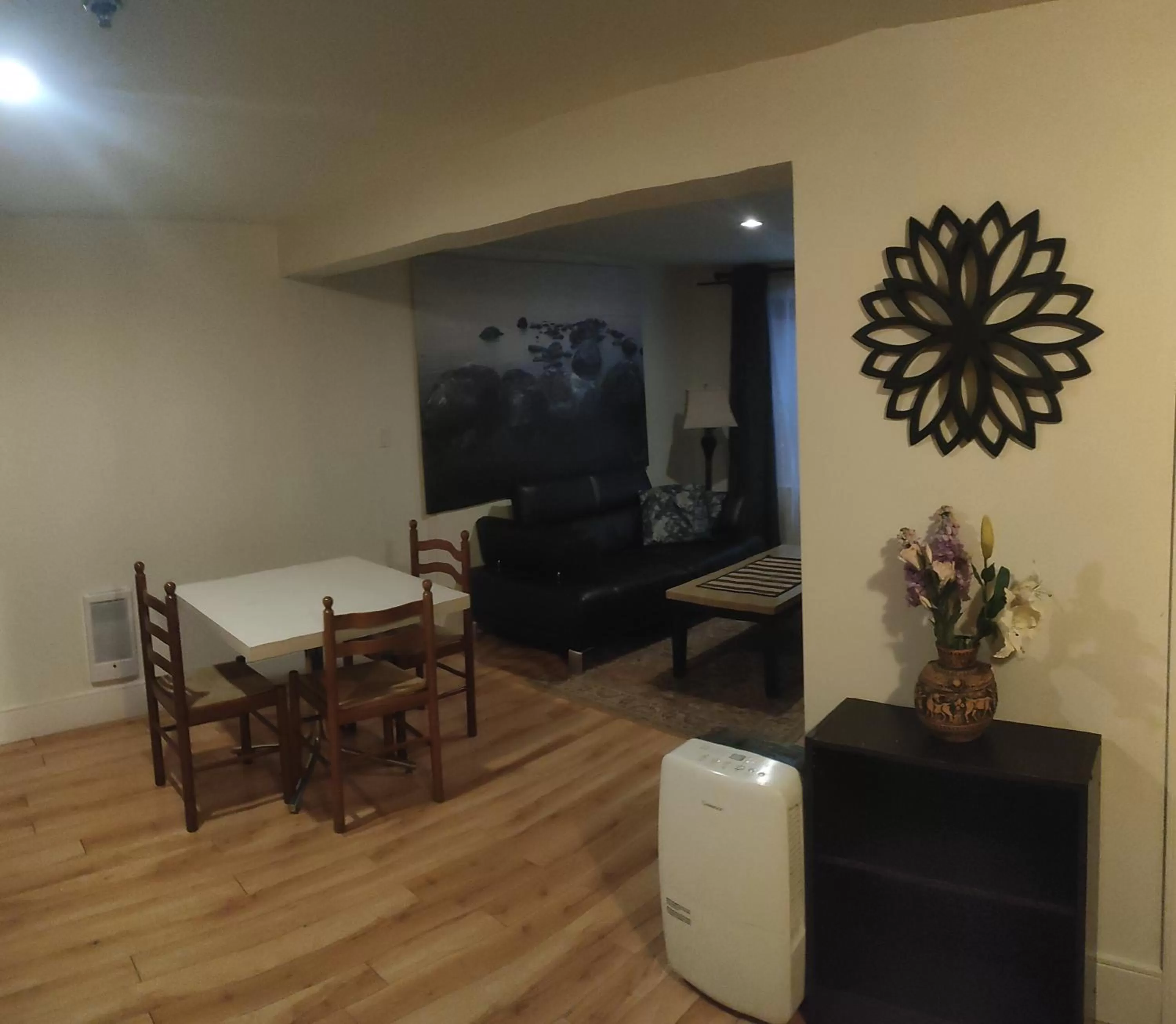 Black Rooster Guesthouse