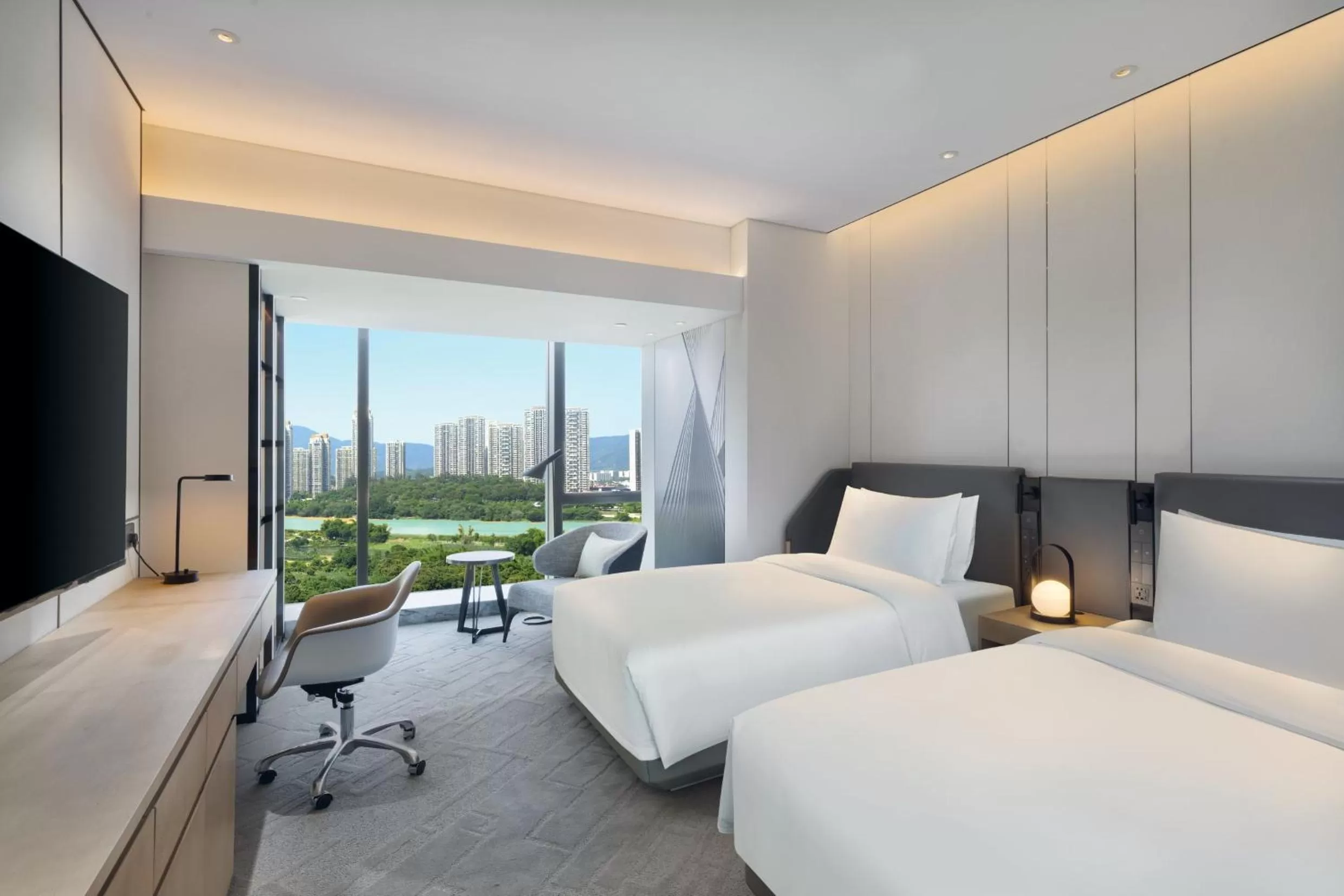 Photo of the whole room, Bed in Crowne Plaza Quanzhou Riverview by IHG