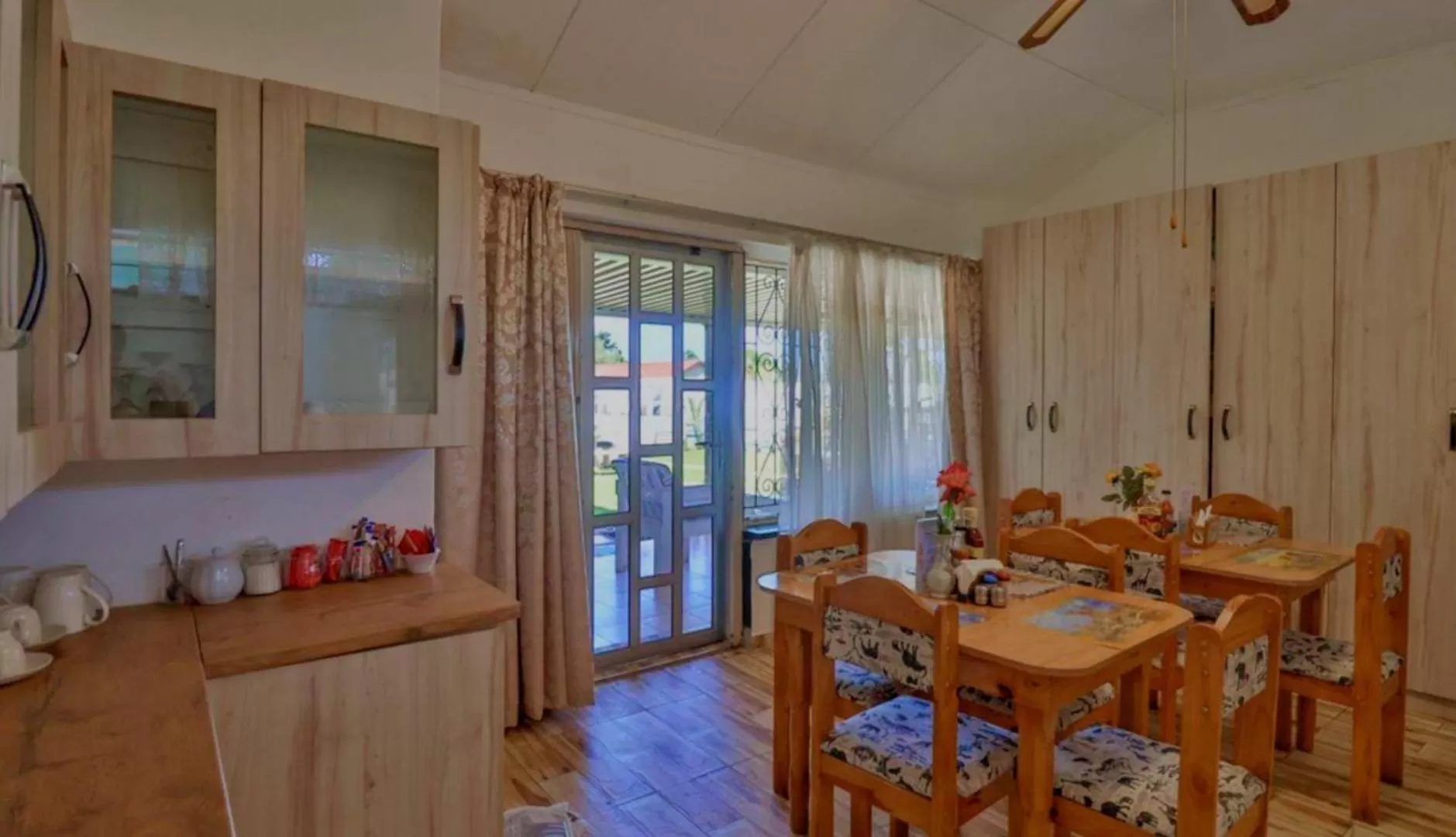 Restaurant/places to eat, Dining Area in Queensburgh B&B or Self Catering