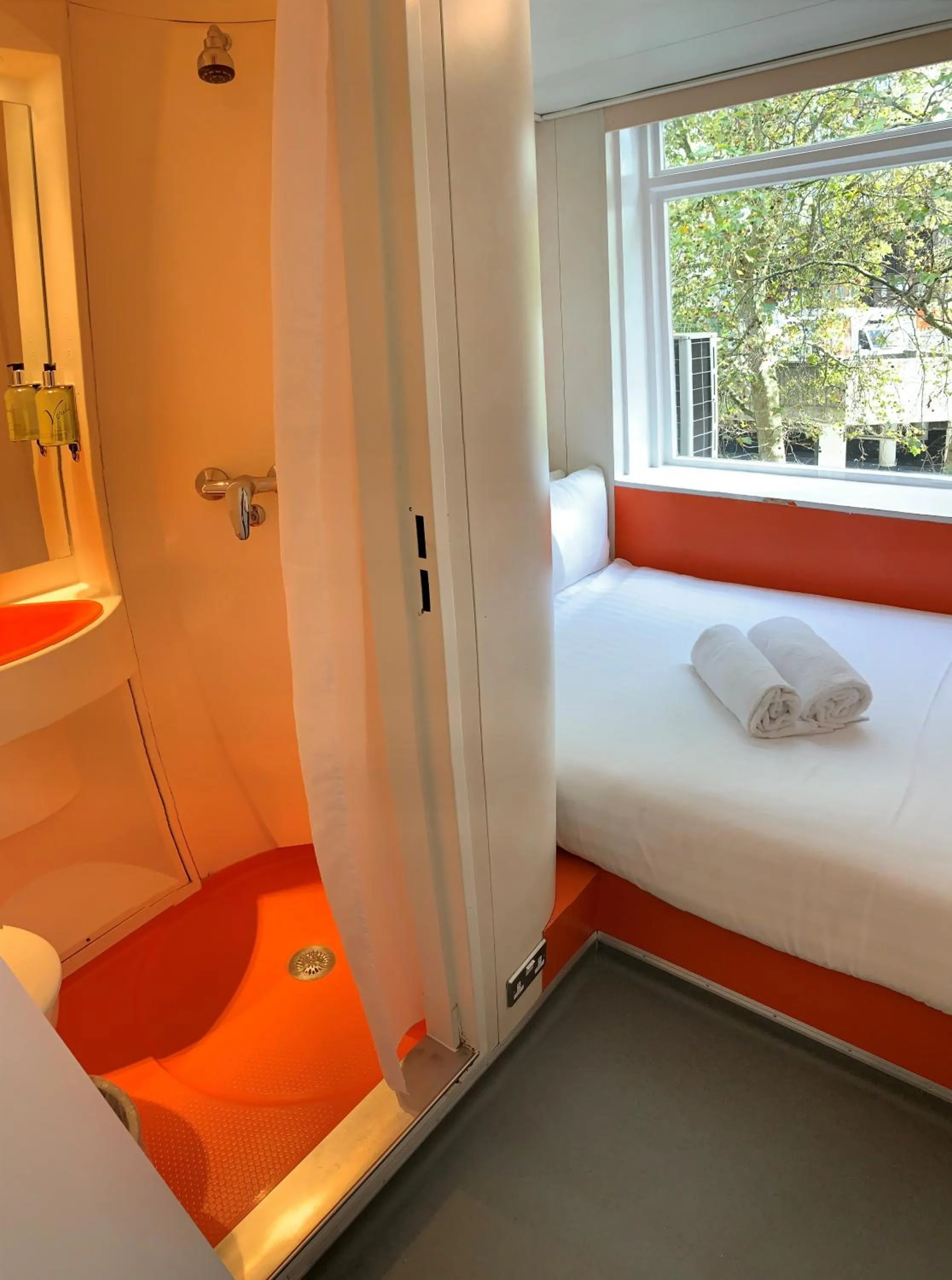 Bed in easyHotel South Kensington