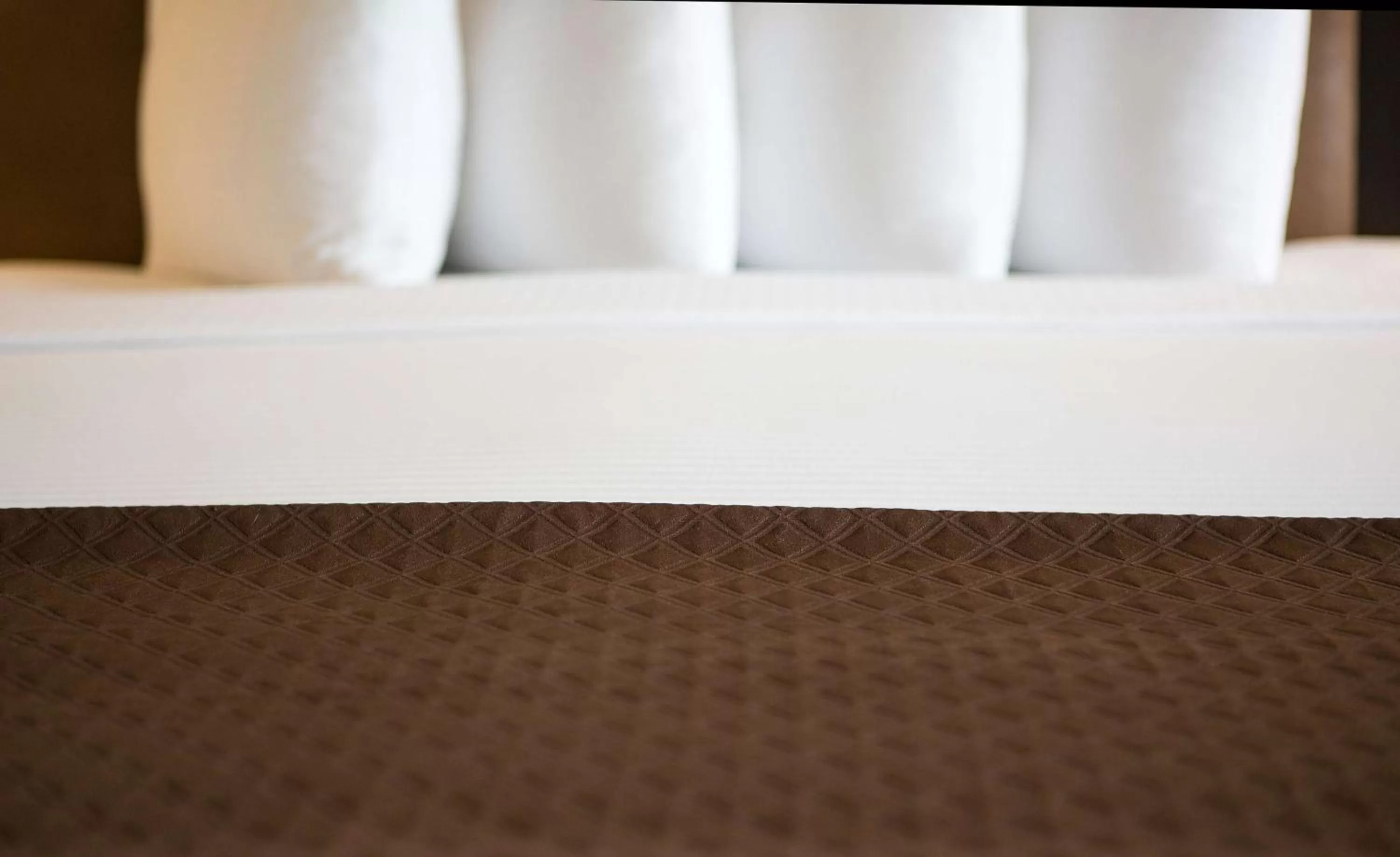 Bed in Red Lion Inn & Suites Olympia, Governor Hotel