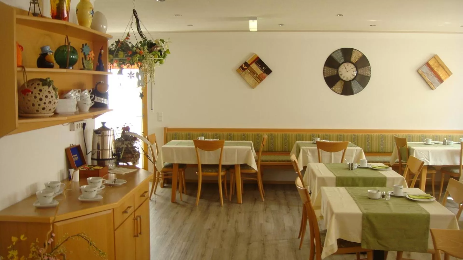 Restaurant/Places to Eat in Hotel garni Hopfengold