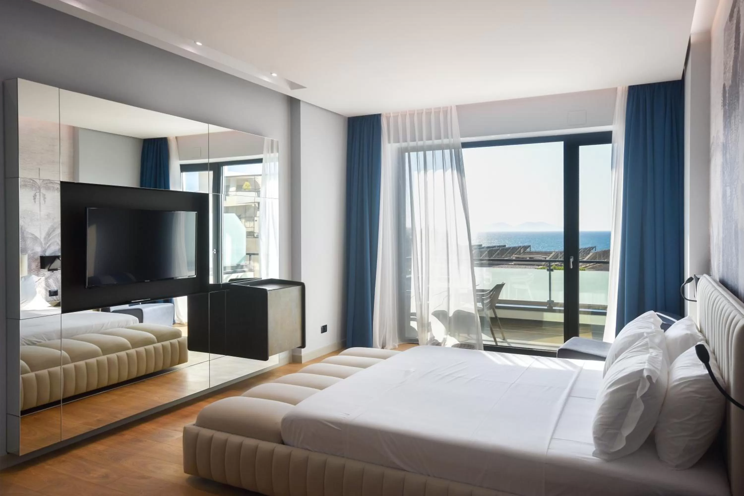 TV and multimedia in Flamingo Hotel