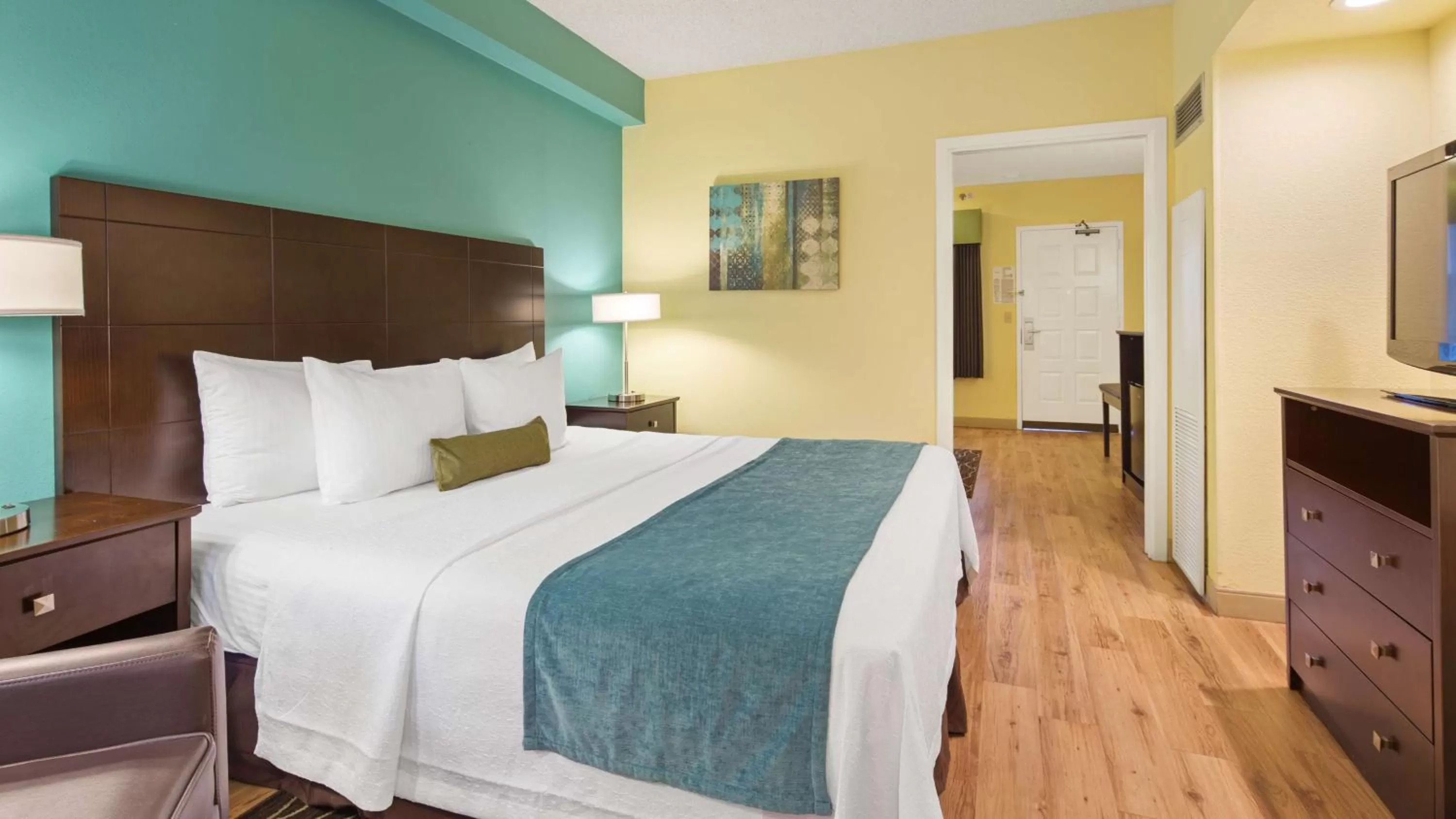 Bedroom, Bed in Best Western Plus Deerfield Beach Hotel & Suites