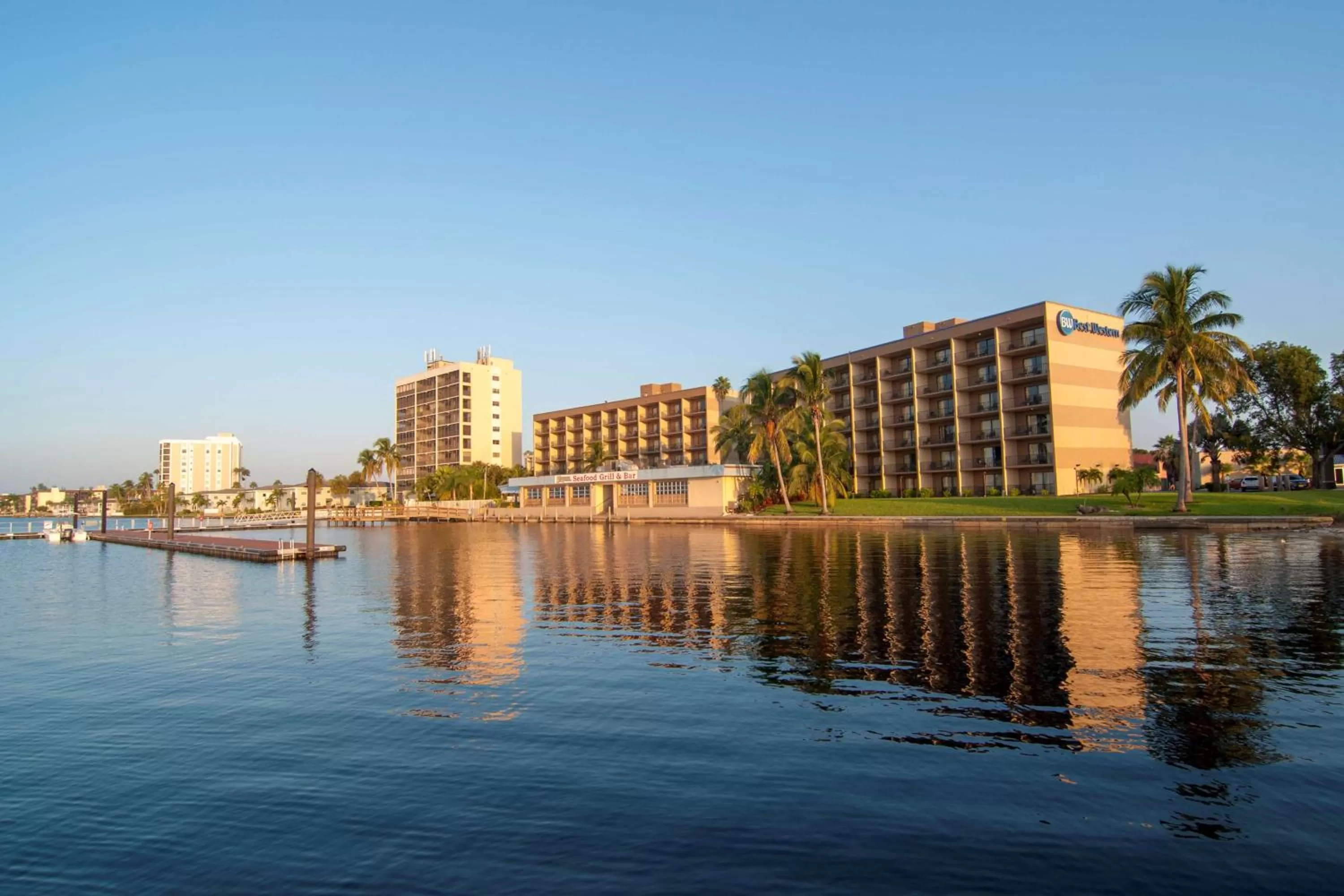 Property building in Best Western Fort Myers Waterfront