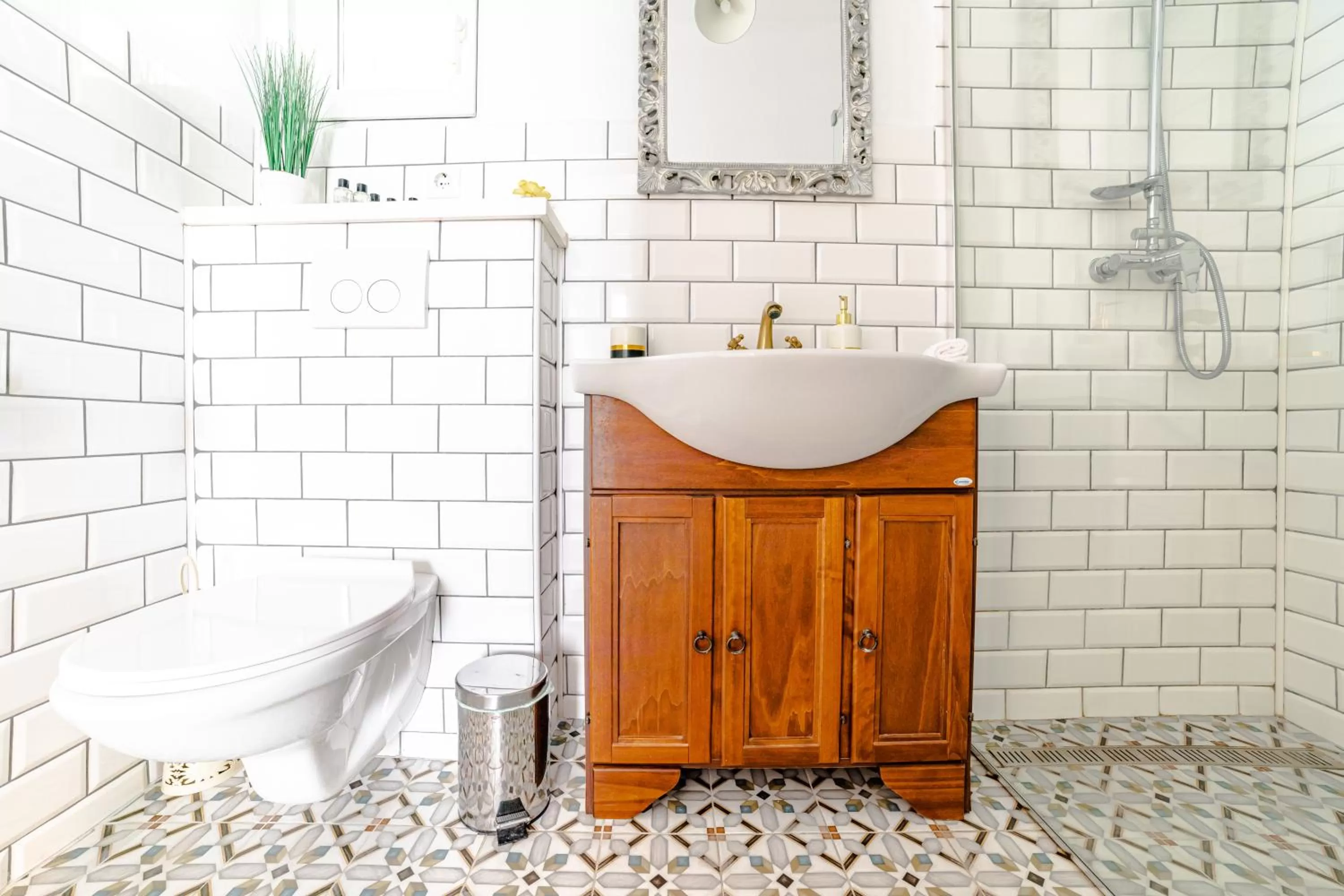 Bathroom in ALBERT RESIDENCE with PARKING