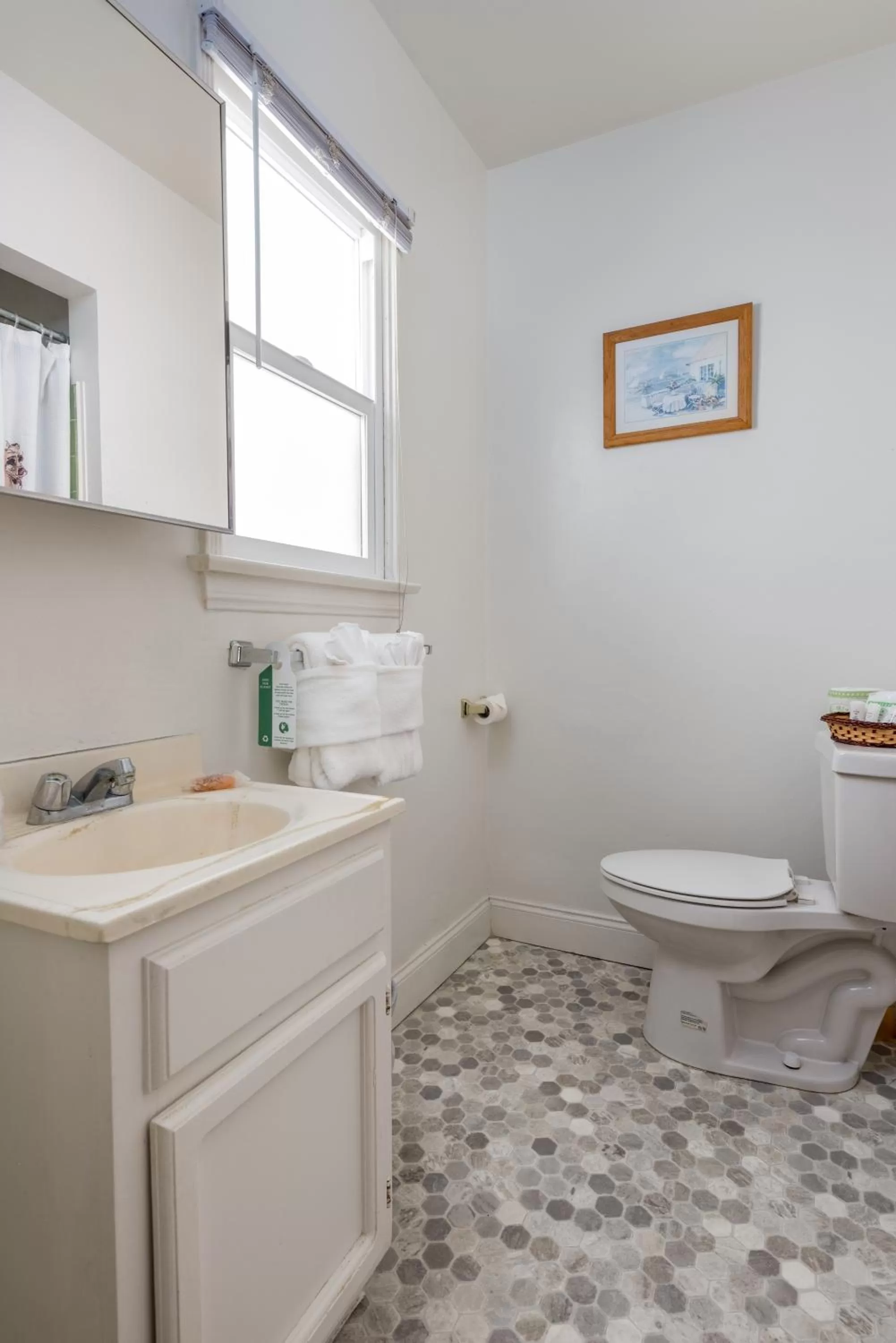 Bathroom in Wilshire Motel