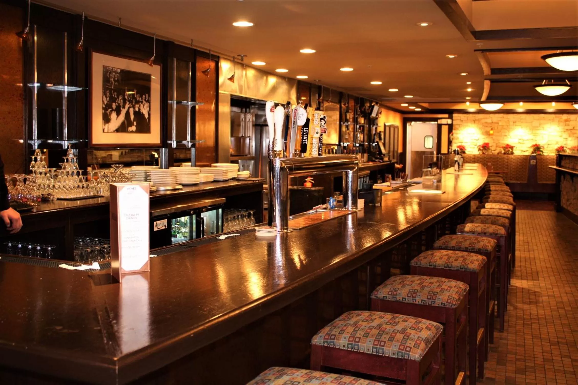 Restaurant/places to eat in Waynebrook Inn