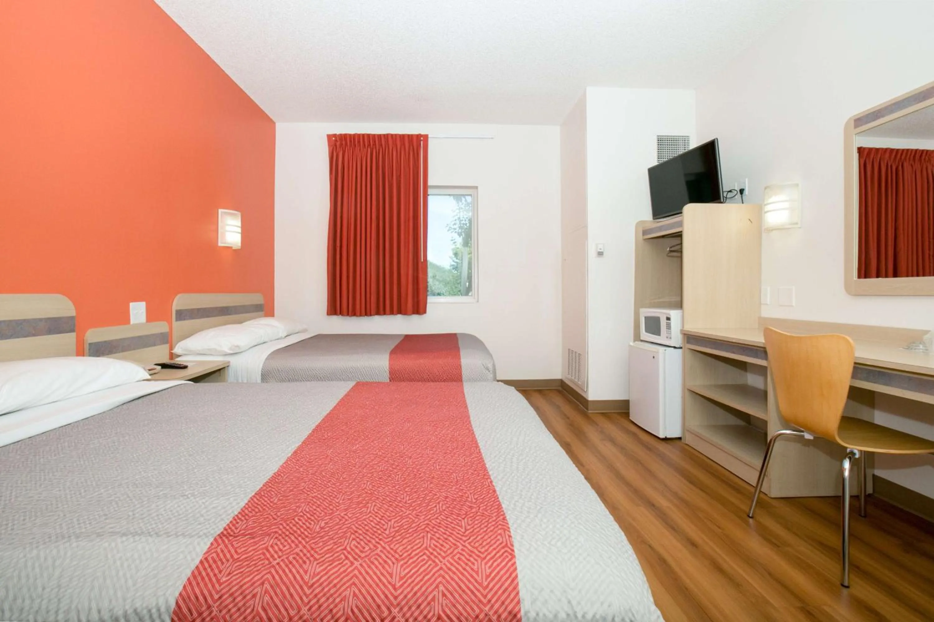 Bedroom, Bed in Motel 6-Brooklyn Center, MN - Minneapolis