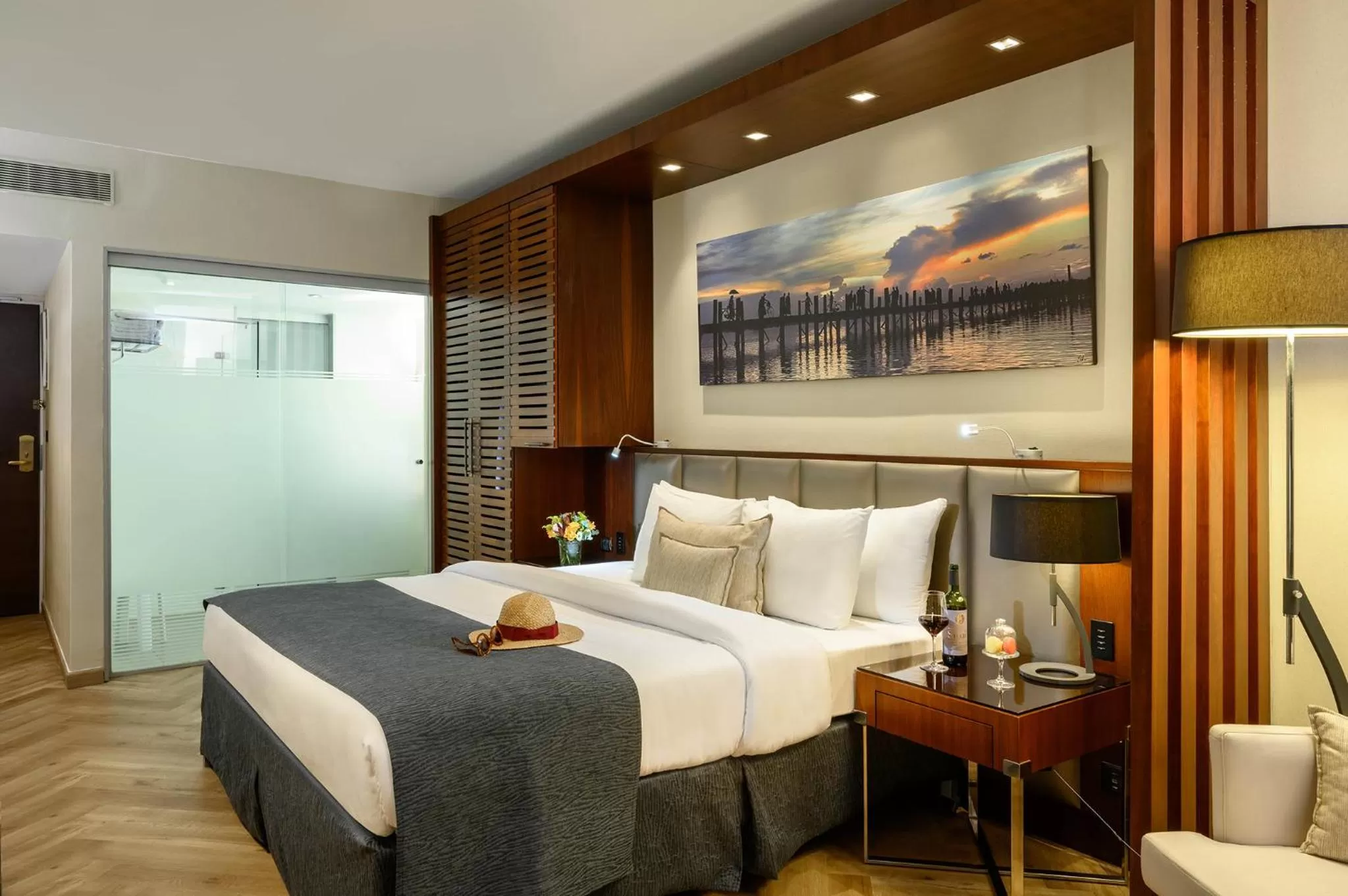 Royal Executive Room with Partial  Sea view in Carlton Tel Aviv Hotel – Luxury on the Beach
