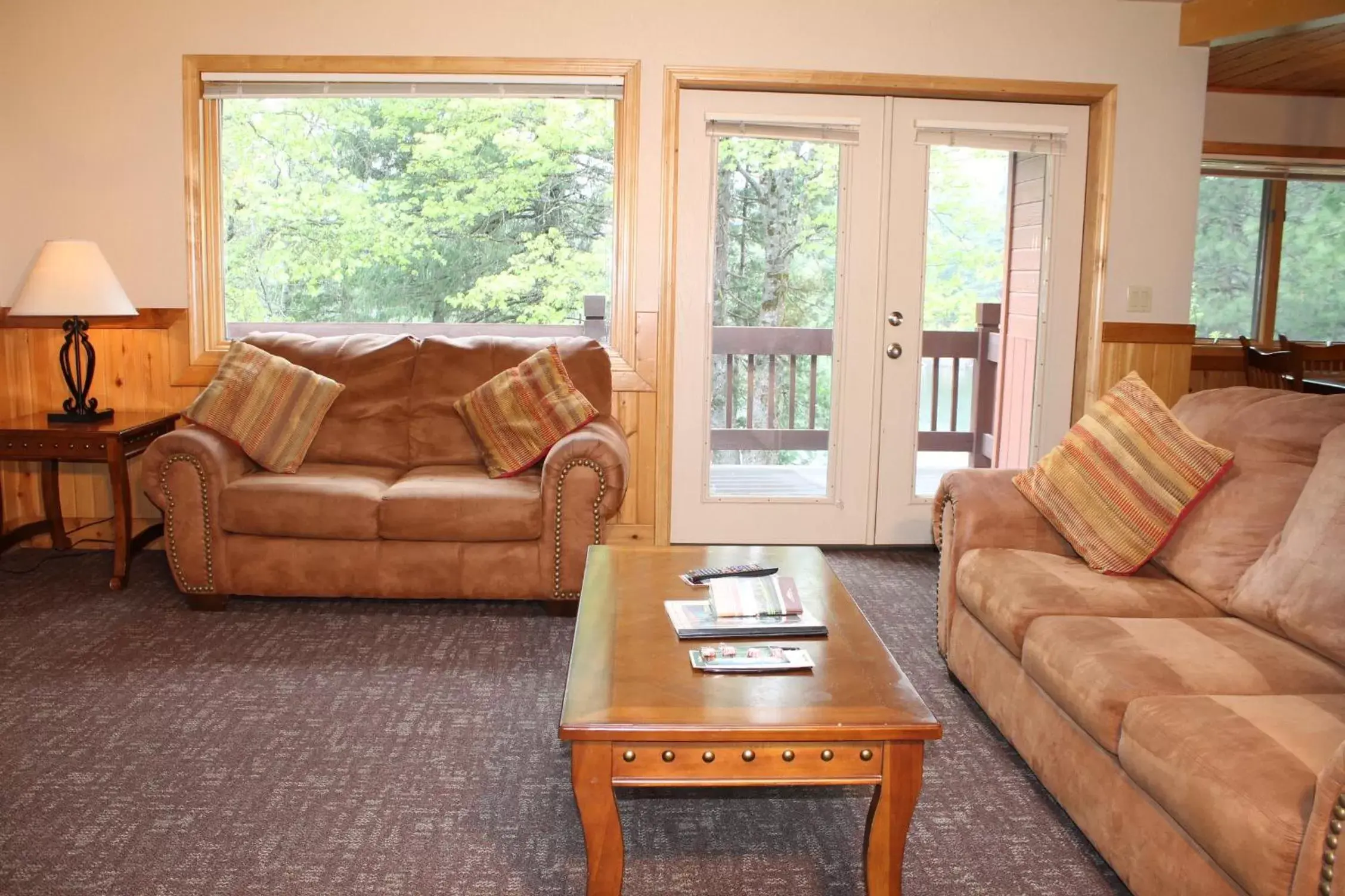 Deluxe One-Bedroom Chalet with Lake View in Mount Shasta Resort Deluxe One-Bedroom Chalet with Lake View in Mount Shasta Resort