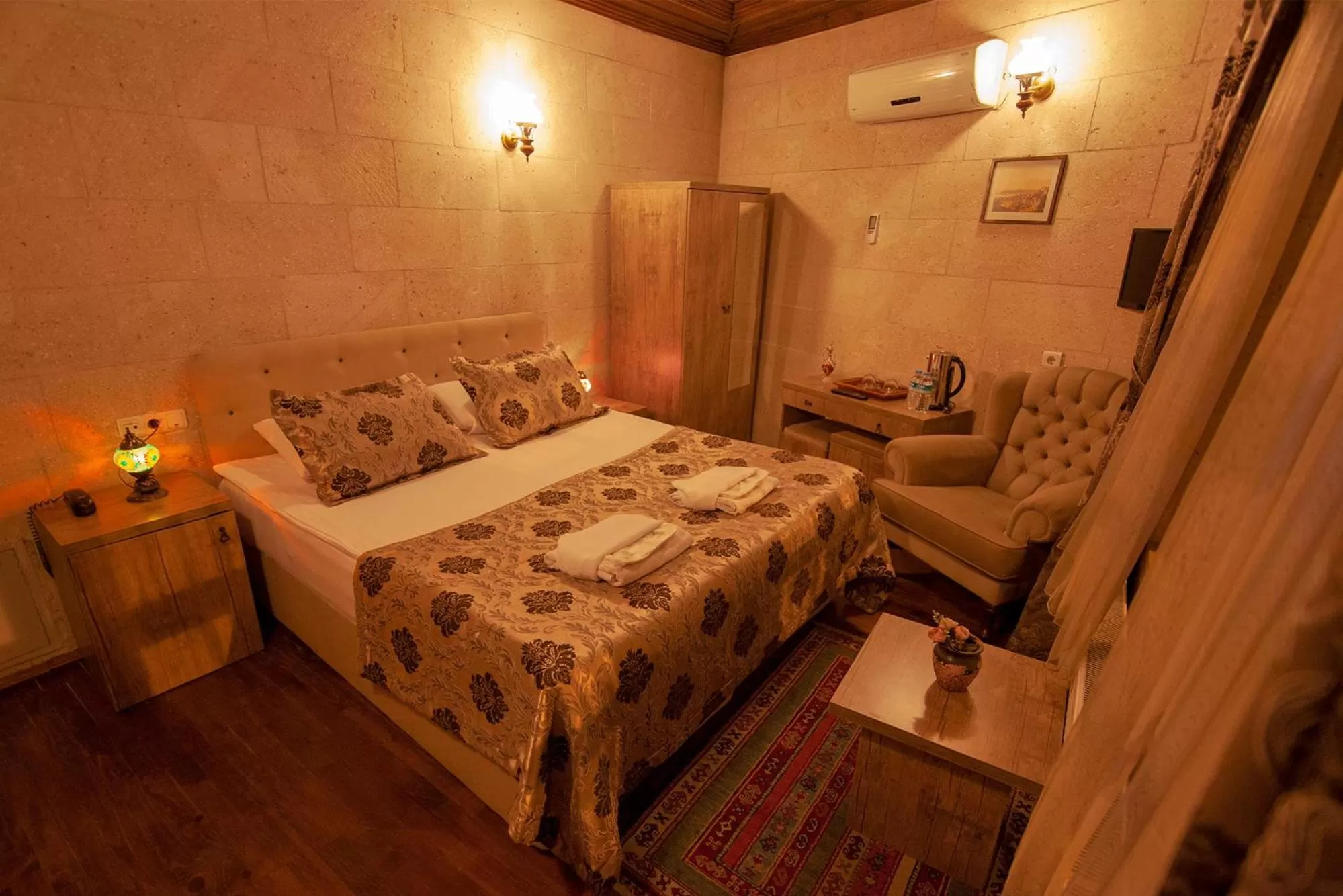 Photo of the whole room, Bed in Diamond of Cappadocia