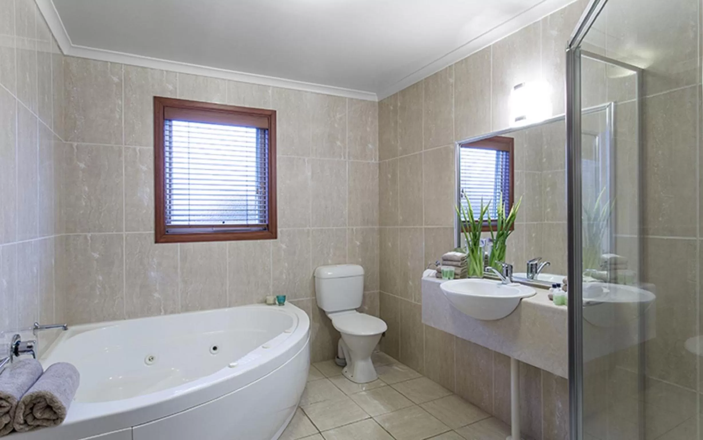 Bathroom in Best Western Colonial Village Motel