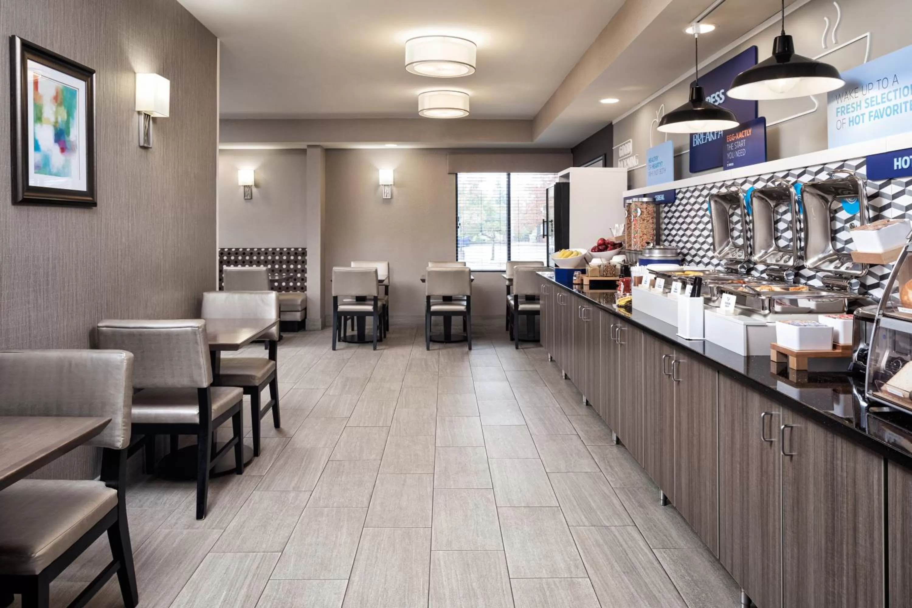 Breakfast in Holiday Inn Express Hotel & Suites Minneapolis - Minnetonka by IHG