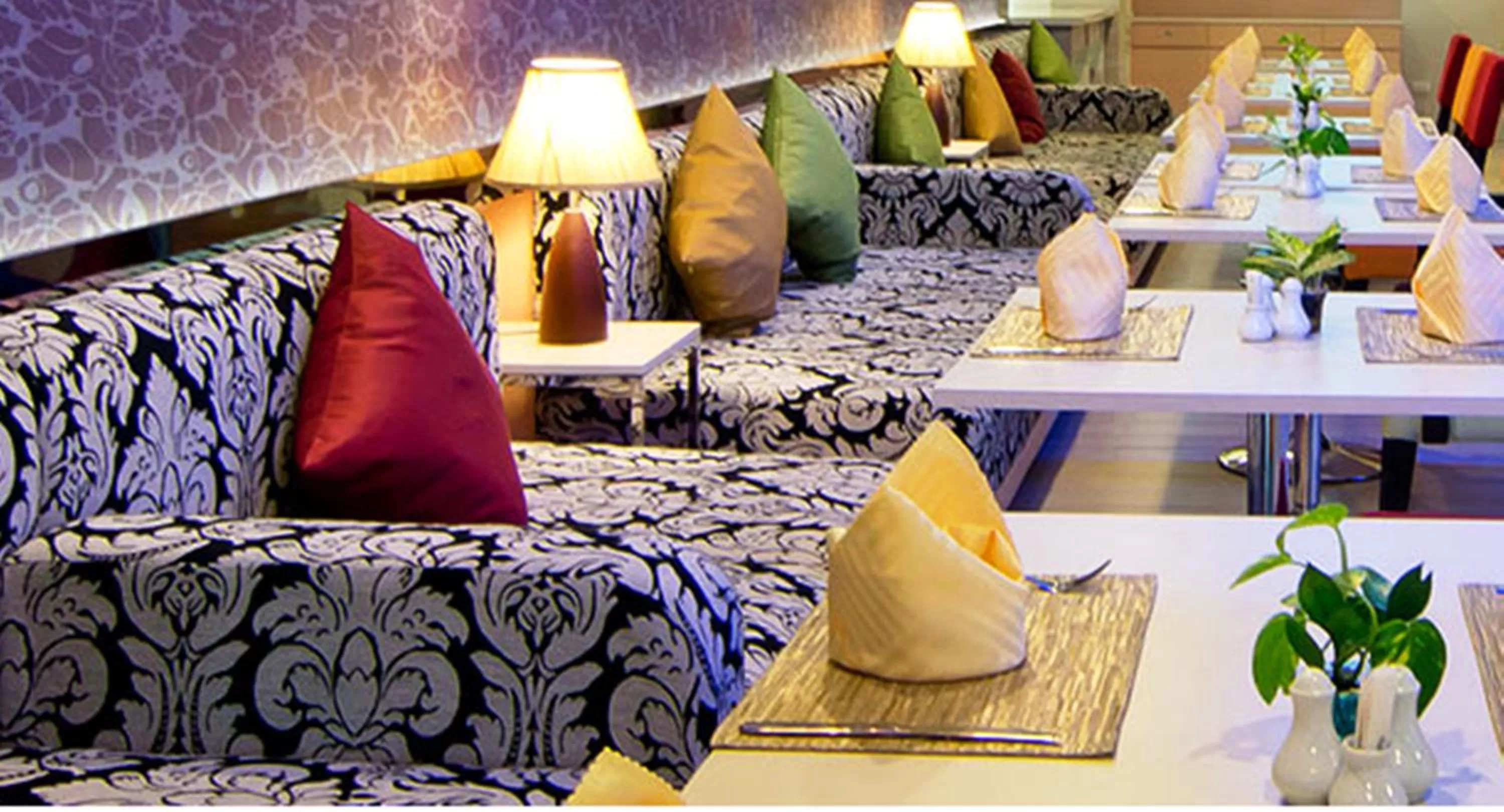 Restaurant/places to eat in The Stay Hotel "SHA Certified"