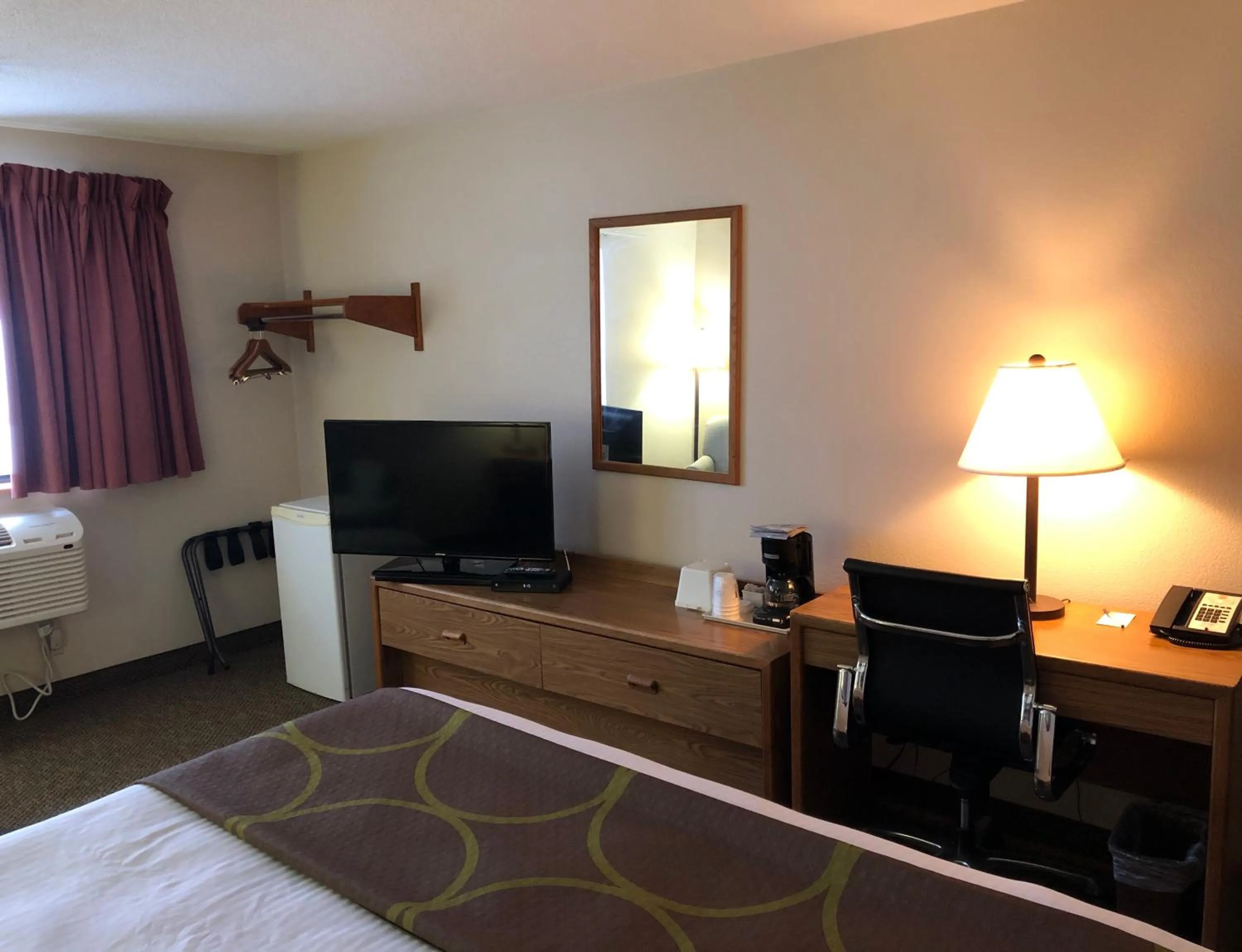 Super 8 by Wyndham Salmon Arm