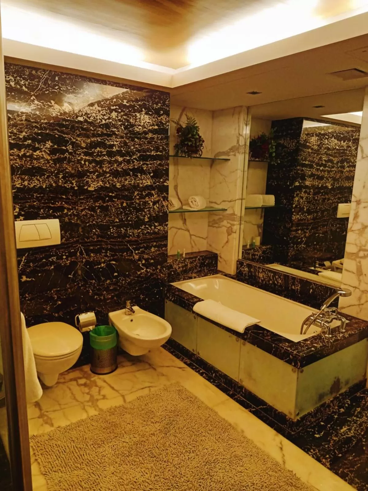 Bathroom in Mirage Hotel, Mumbai International Airport