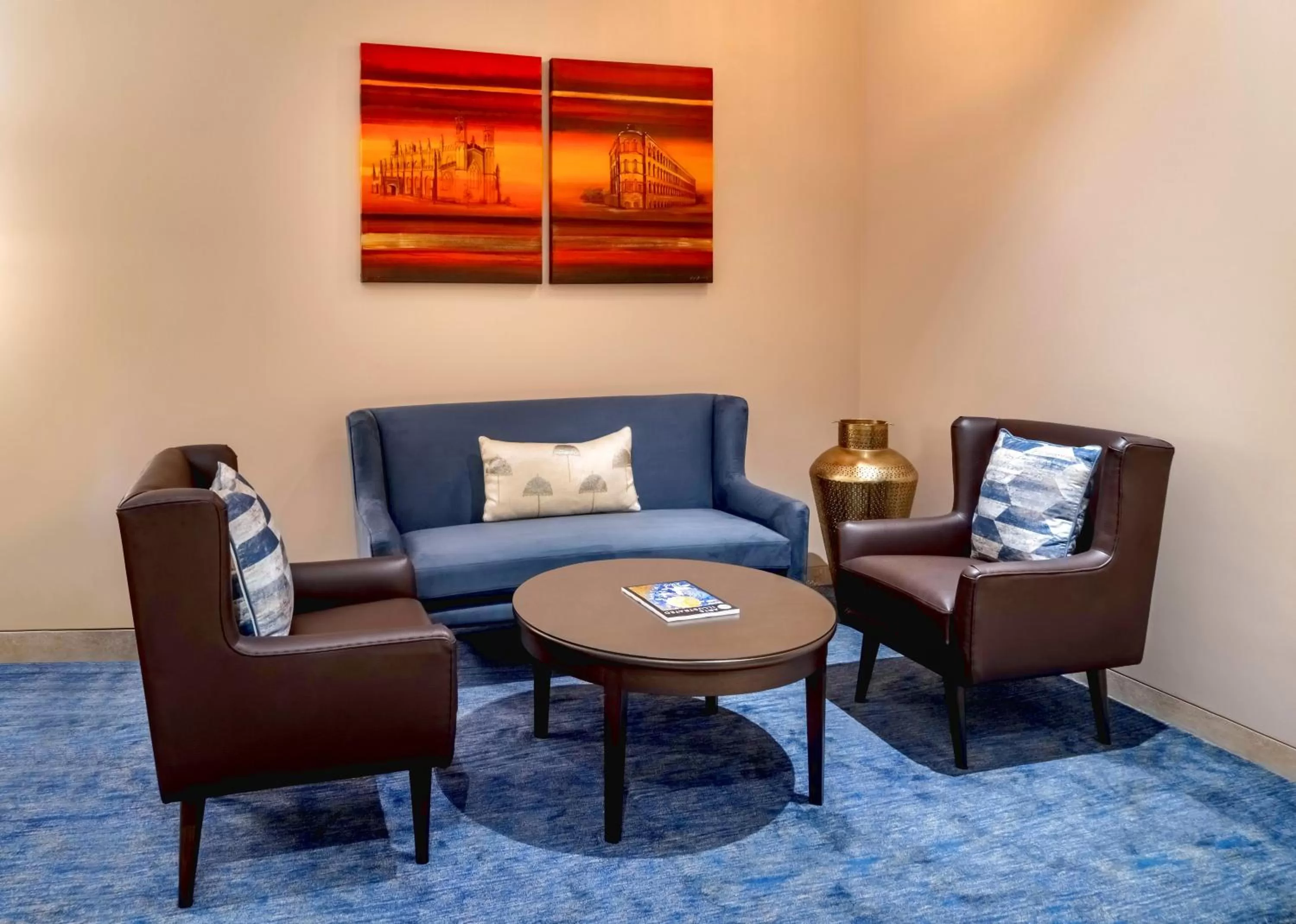 Living room in Kenilworth Hotel, Kolkata