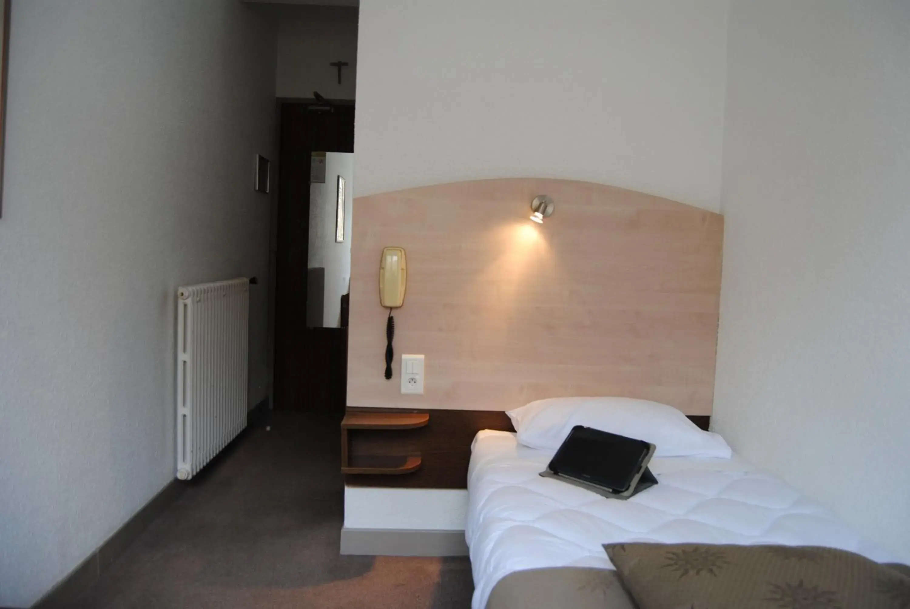 Single Room in Adonis Lourdes - Notre Dame de la Sarte Single Room in Adonis Lourdes - Notre Dame de la Sarte