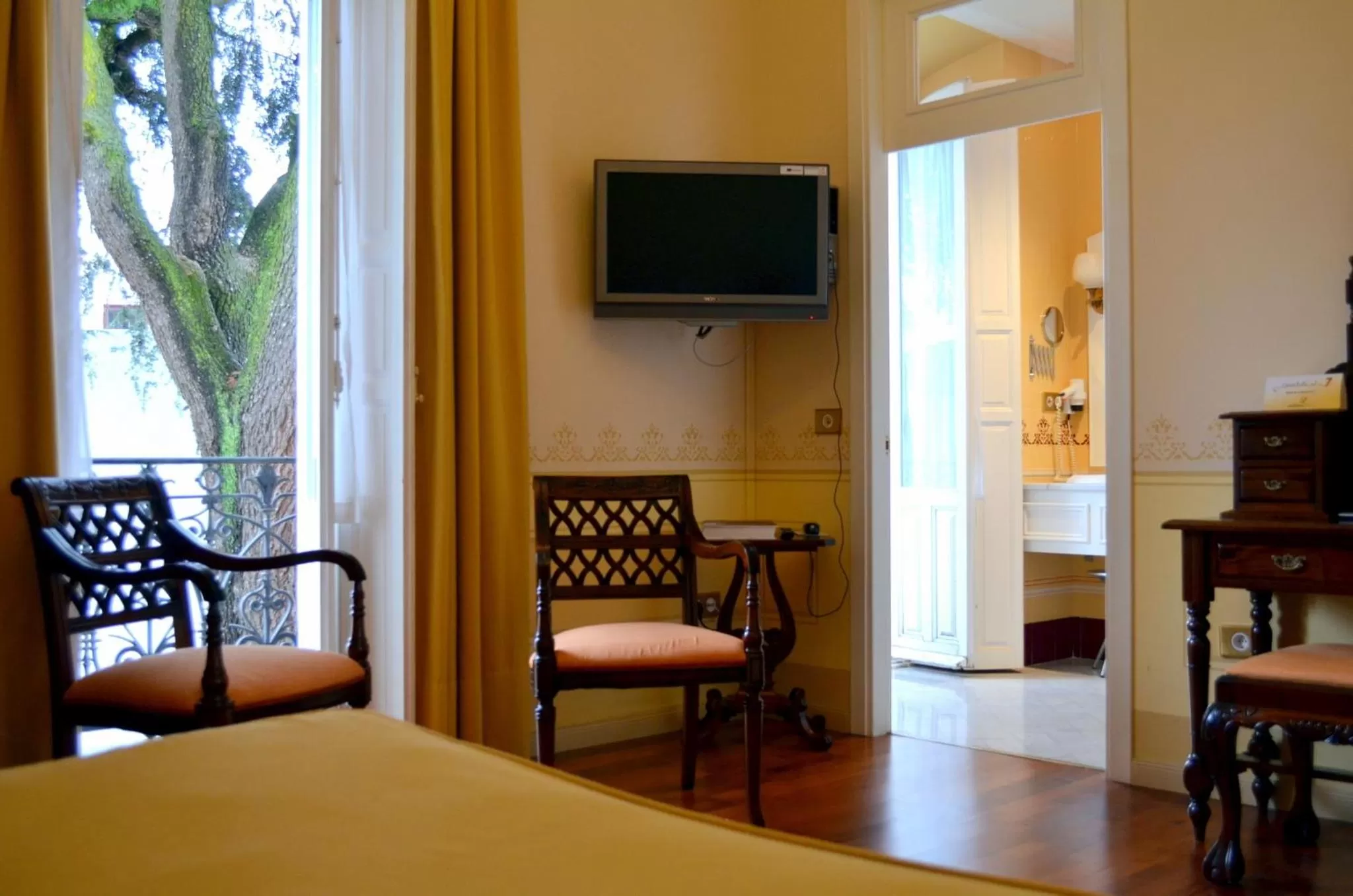 View (from property/room), Bed in Hotel Mirador de Llerena