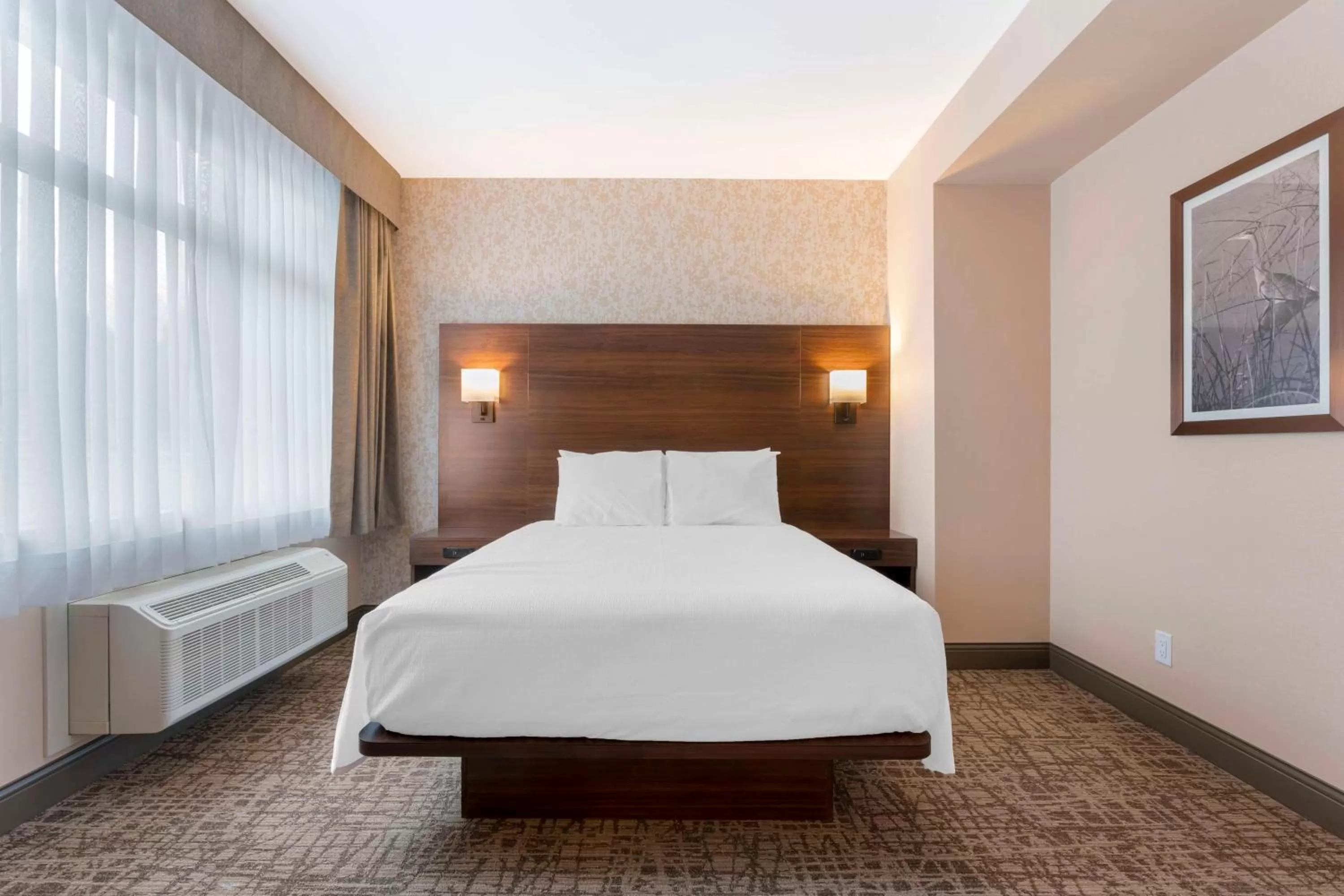 Bedroom, Bed in Best Western PLUS Mission City Lodge