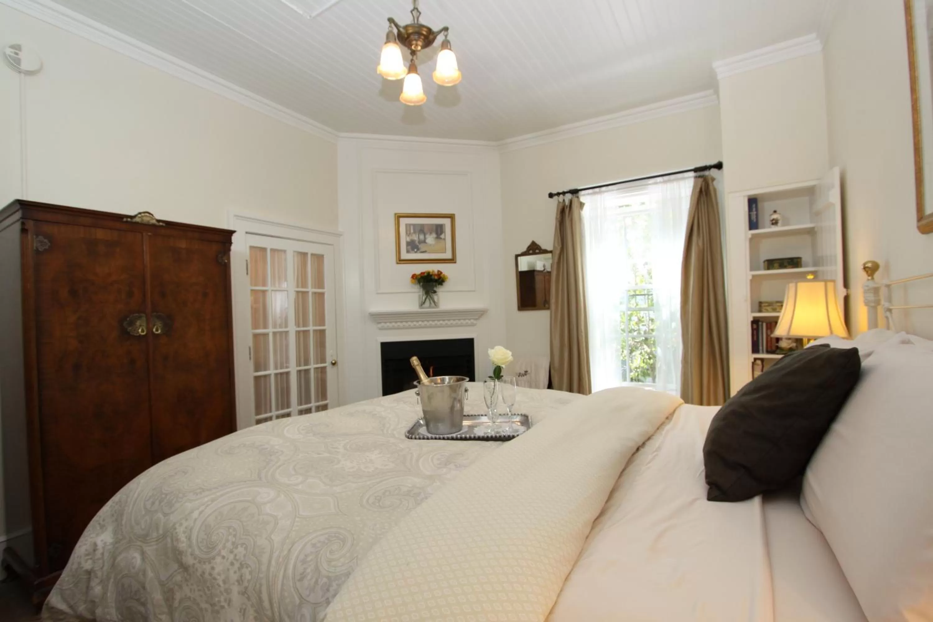 Superior King Room in Olallieberry Inn Bed and Breakfast