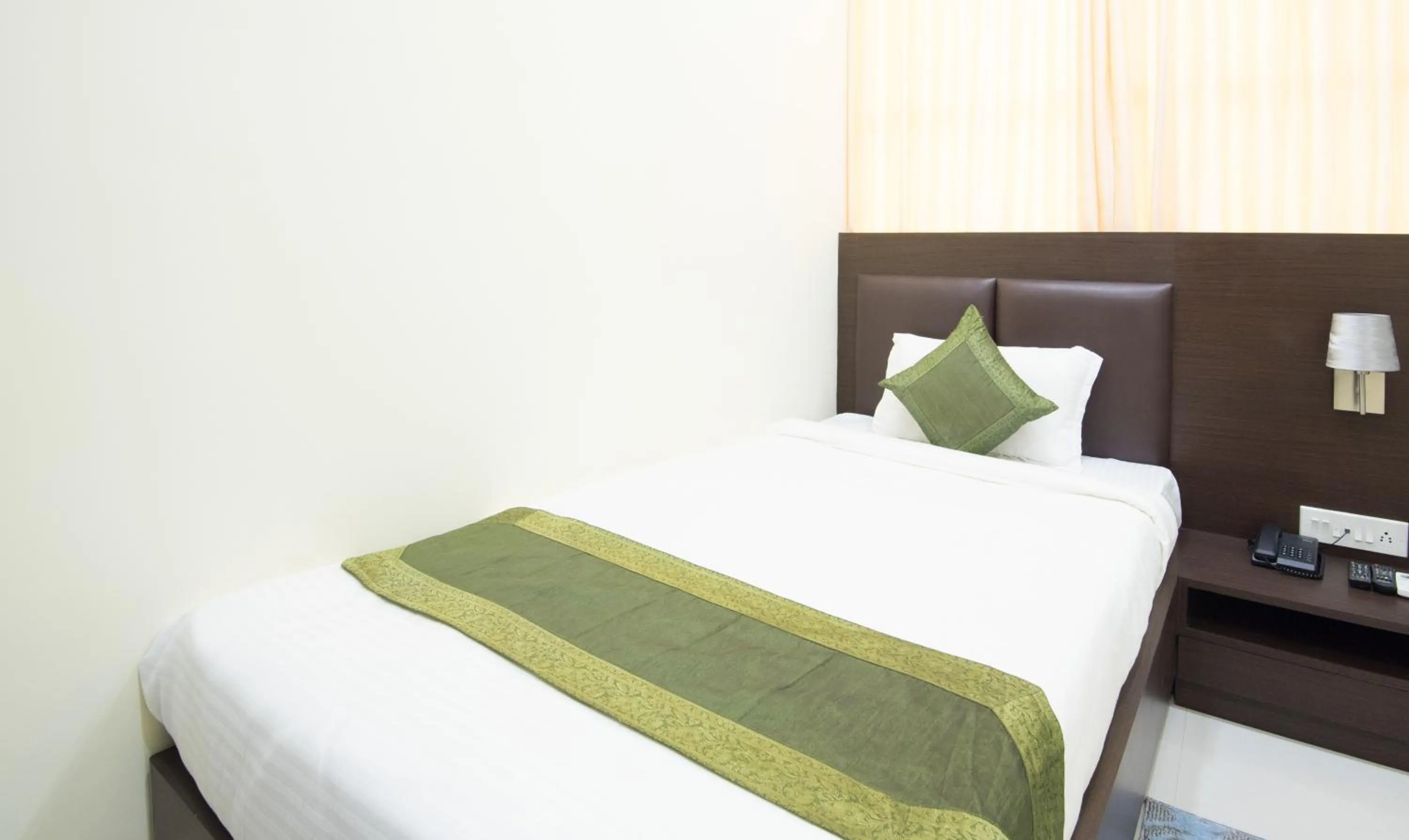 Bed in Treebo King'S Court Chandrasekharpur