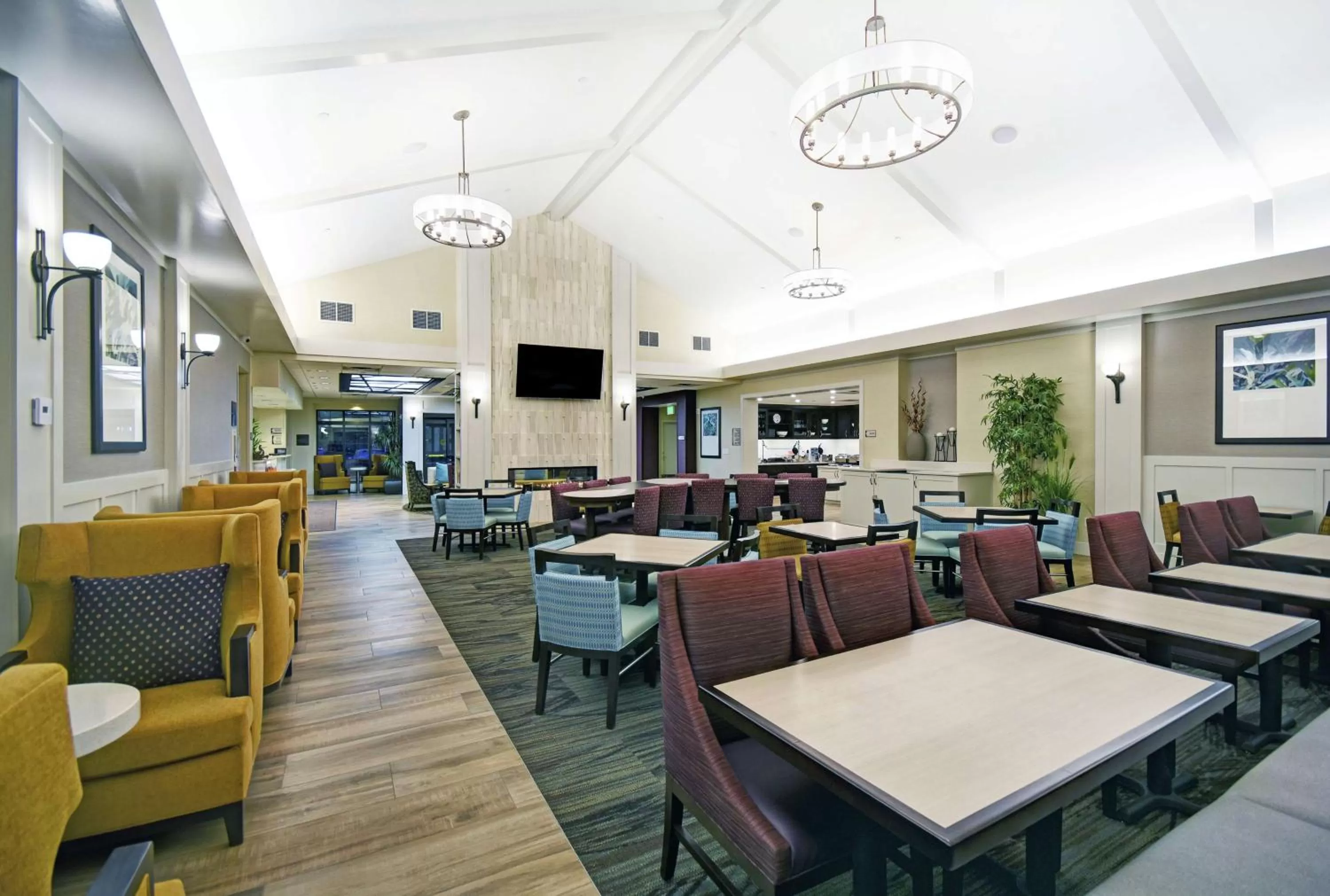 Dining area in Homewood Suites by Hilton Denver International Airport