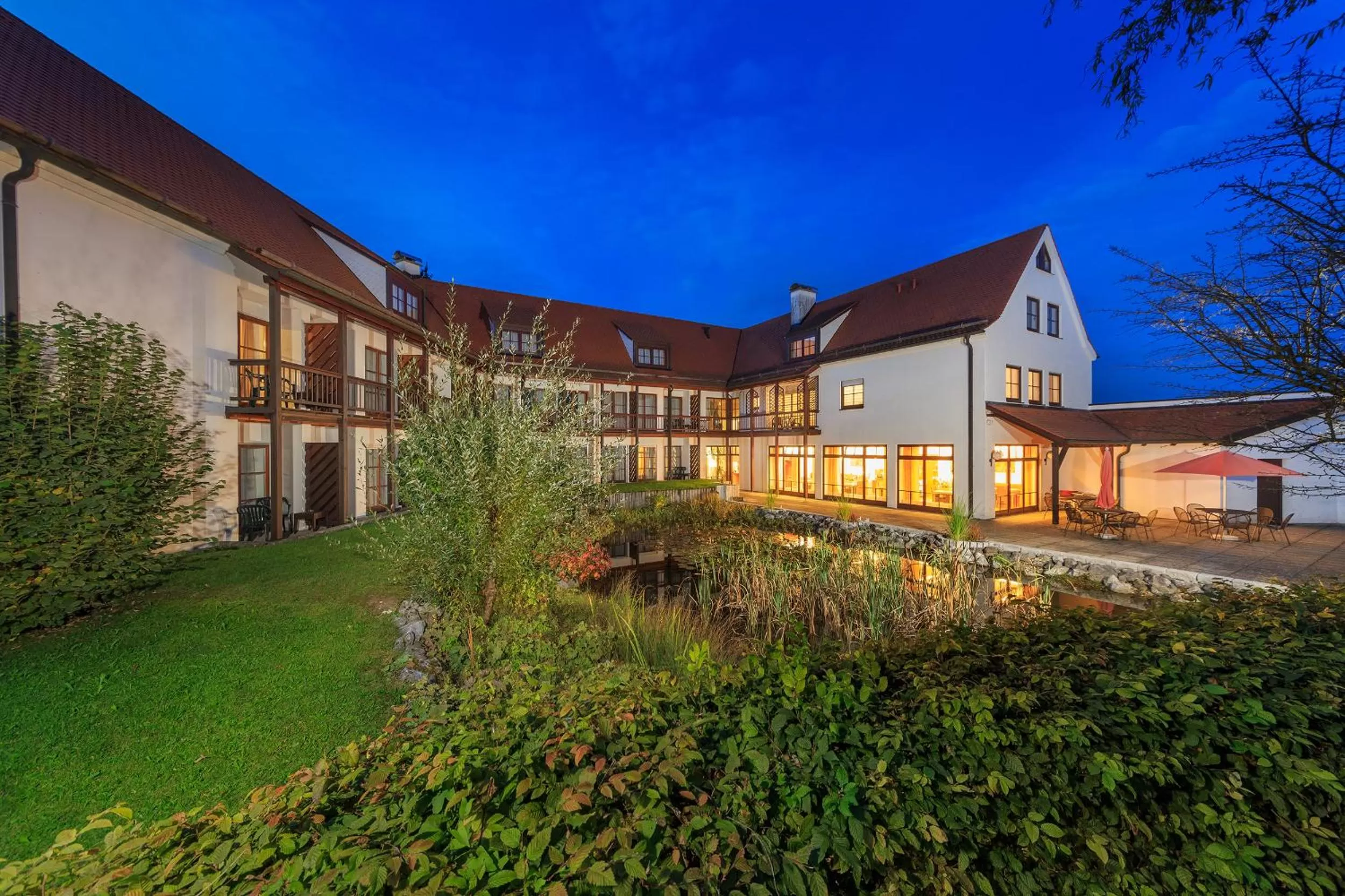 Patio, Property Building in Hotel Garni Gästehaus am Mühlbach