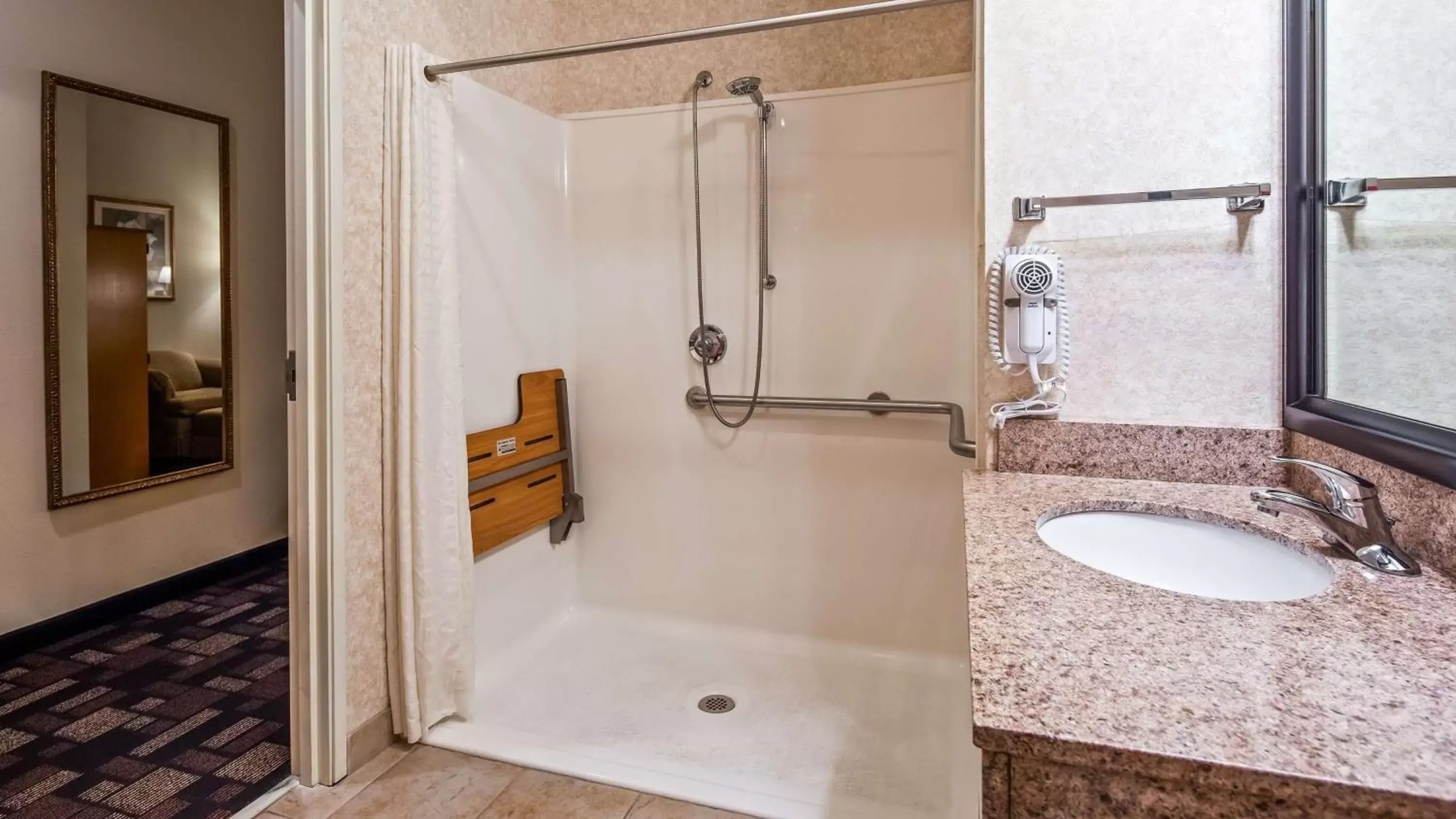 King Room with Roll-in Shower - Disability Access/Non-Smoking in Best Western Longview King Room with Roll-in Shower - Disability Access/Non-Smoking in Best Western Longview