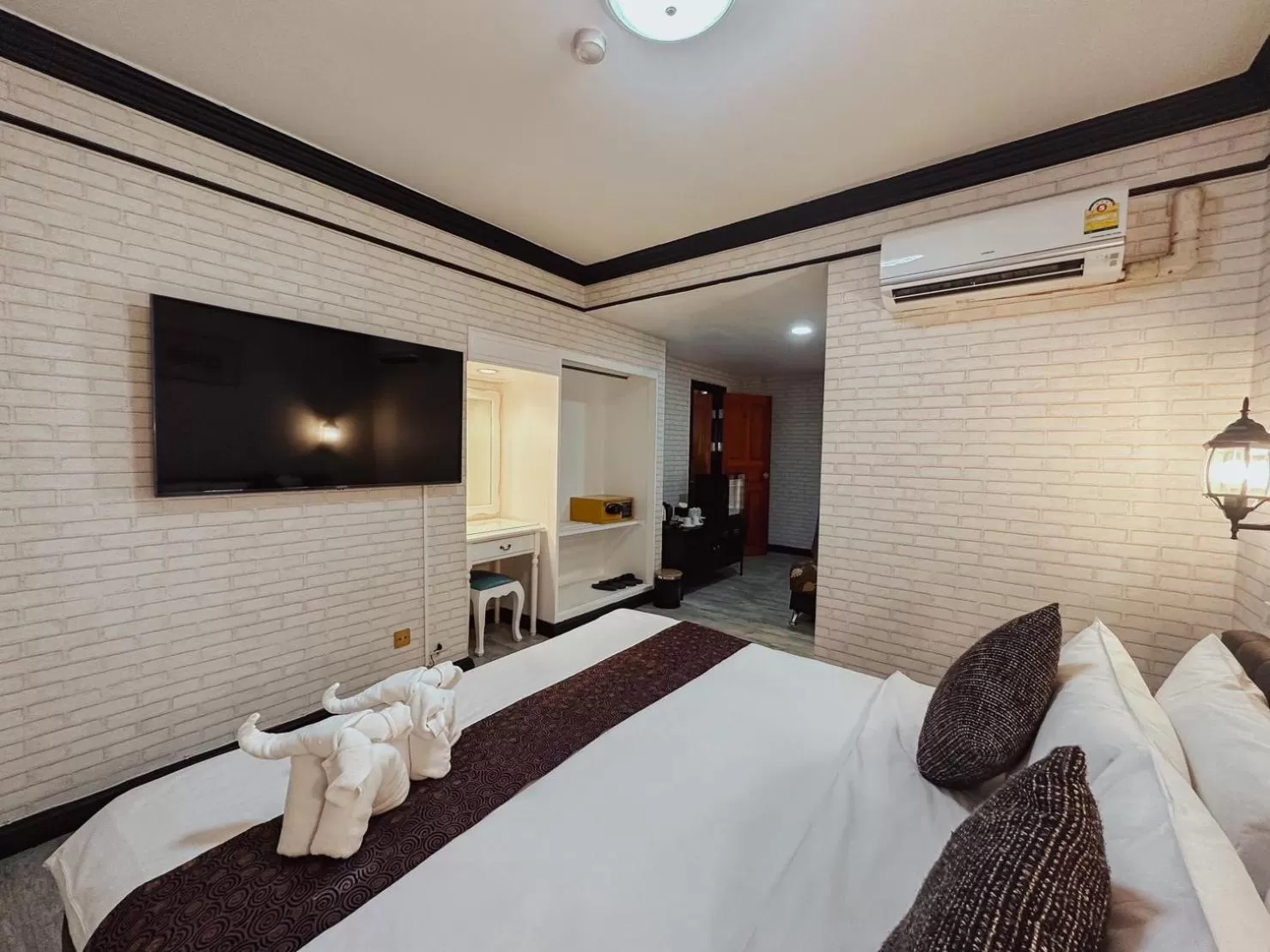 TV and multimedia, Bed in Hotel De Khuvieng